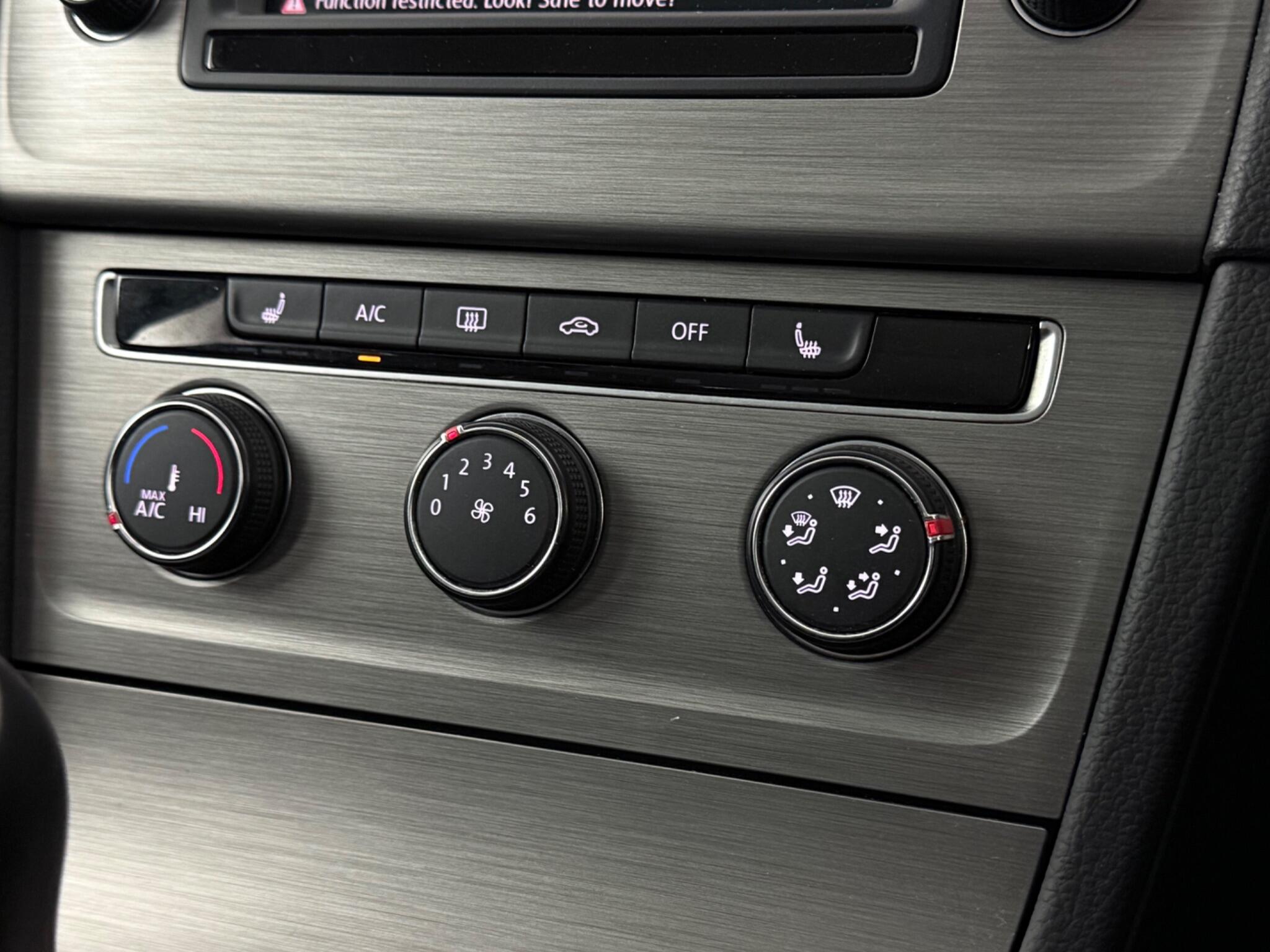 Volkswagen Golf view 23
