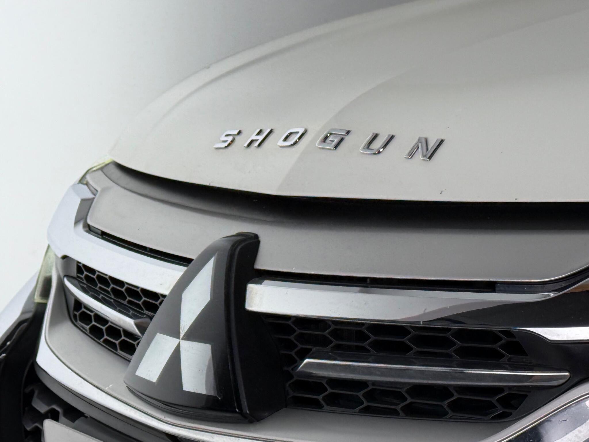 Mitsubishi Shogun Sport view 12