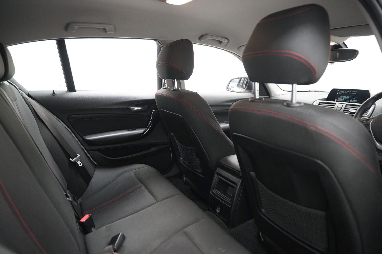 BMW 1 Series view 10