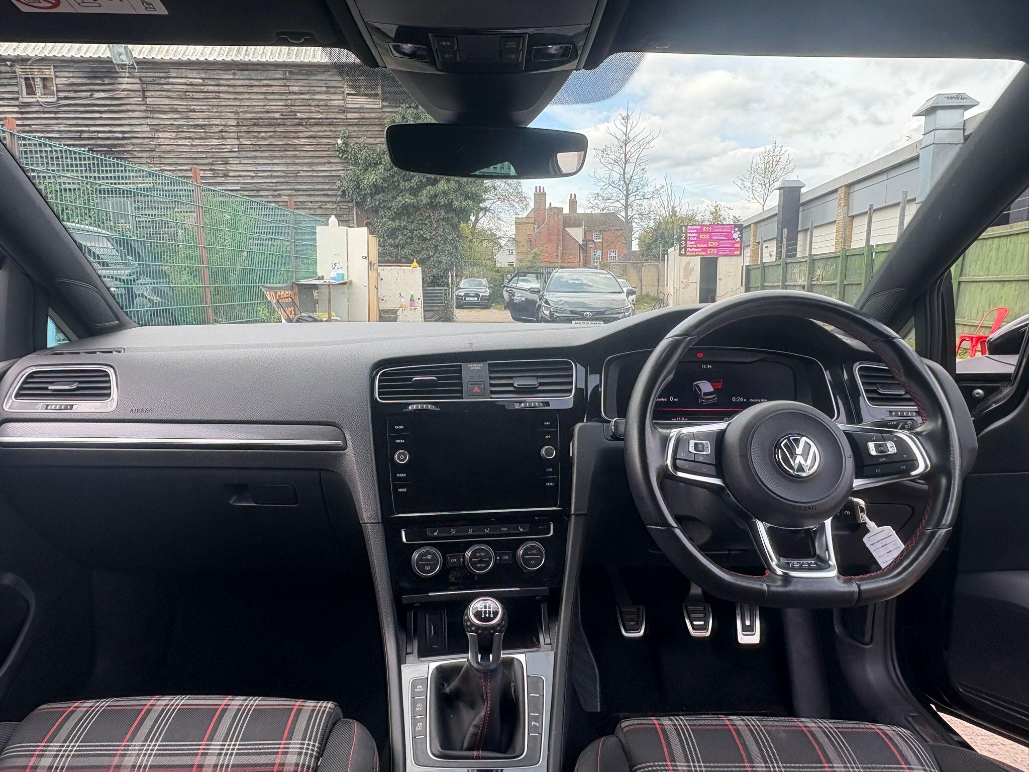 Volkswagen Golf view 4