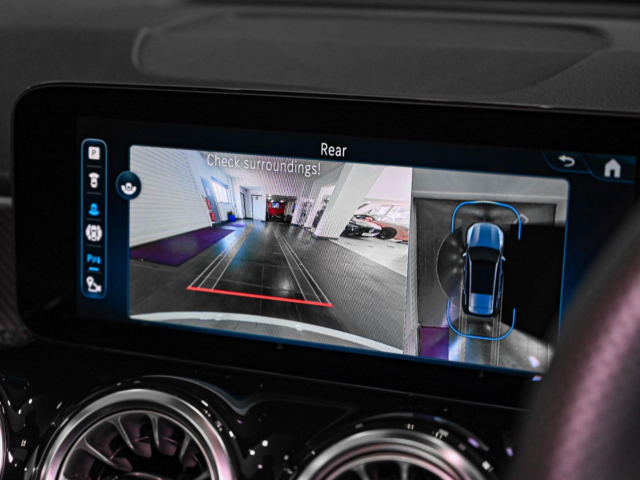 Mercedes-Benz GLB view 14