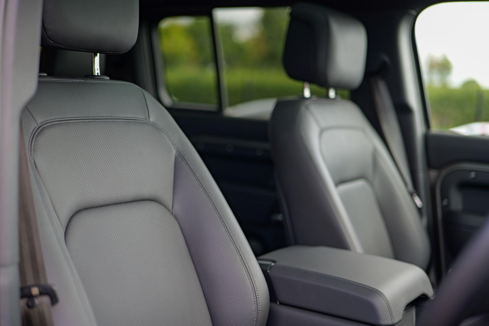 Land Rover Defender view 24