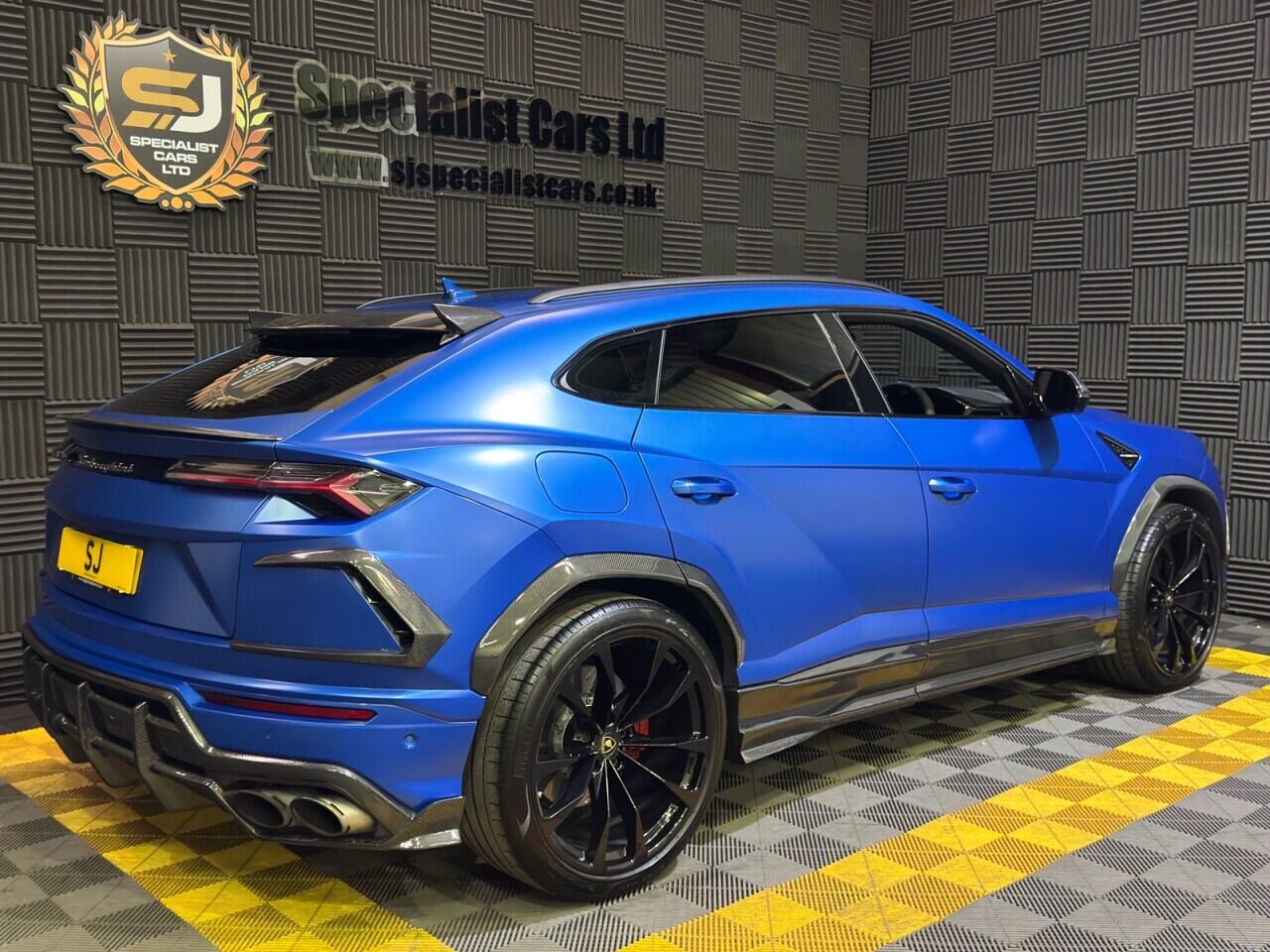 Lamborghini Urus view 5