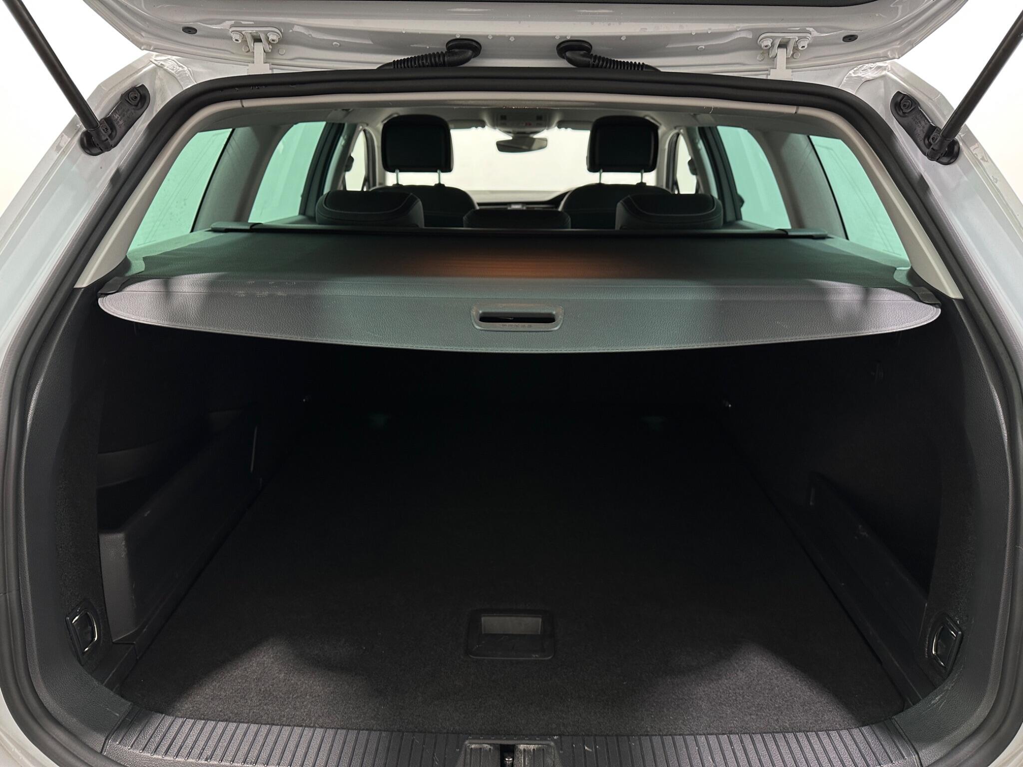 Volkswagen Passat view 47