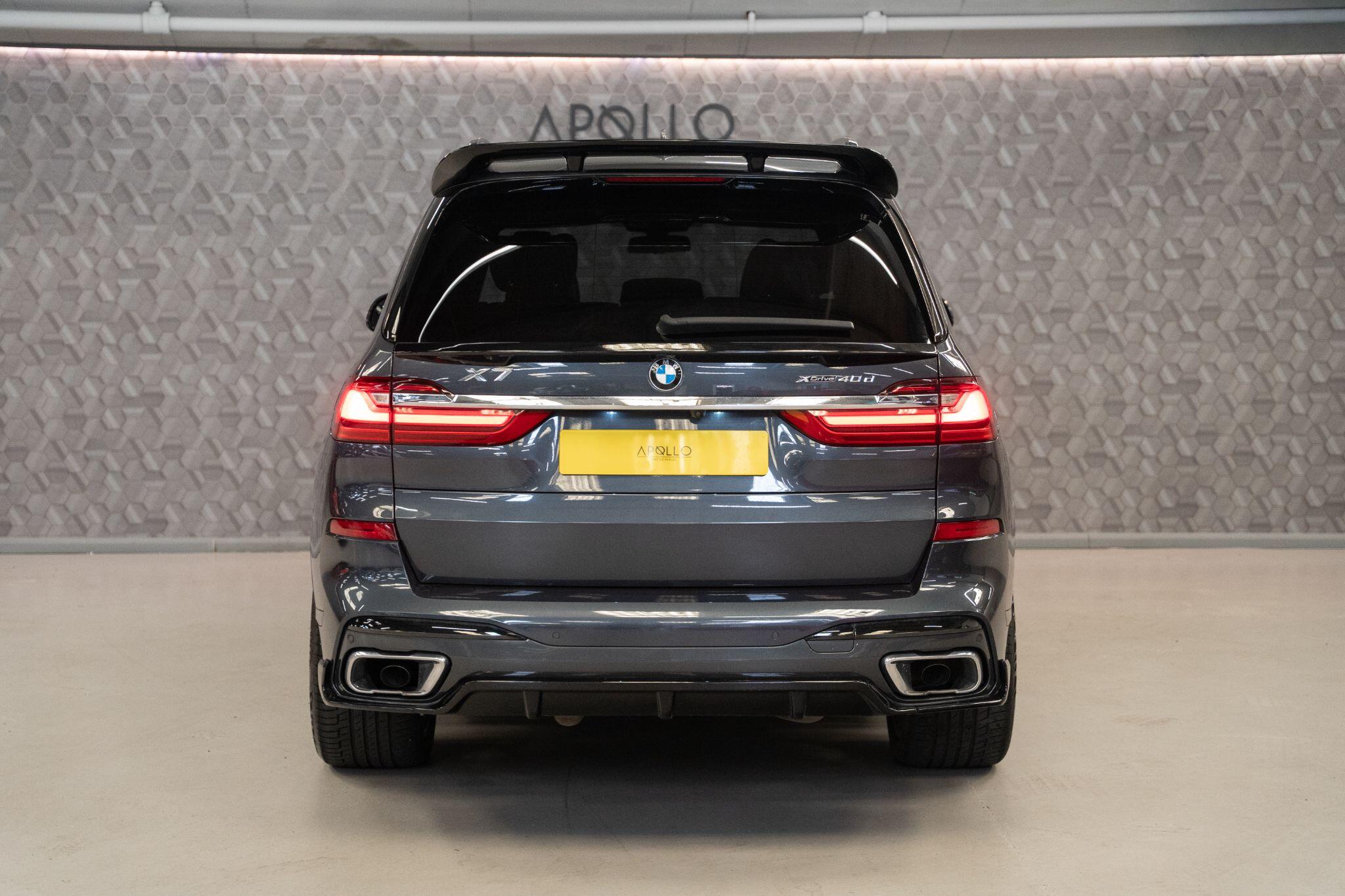 BMW X7 view 4