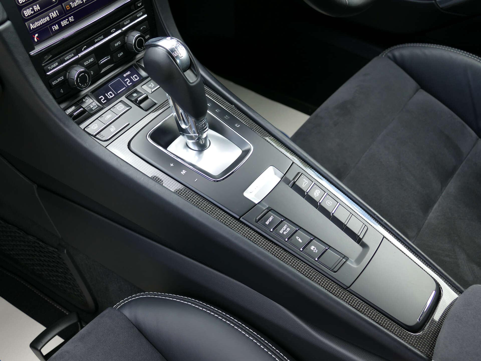Porsche Cayman view 32
