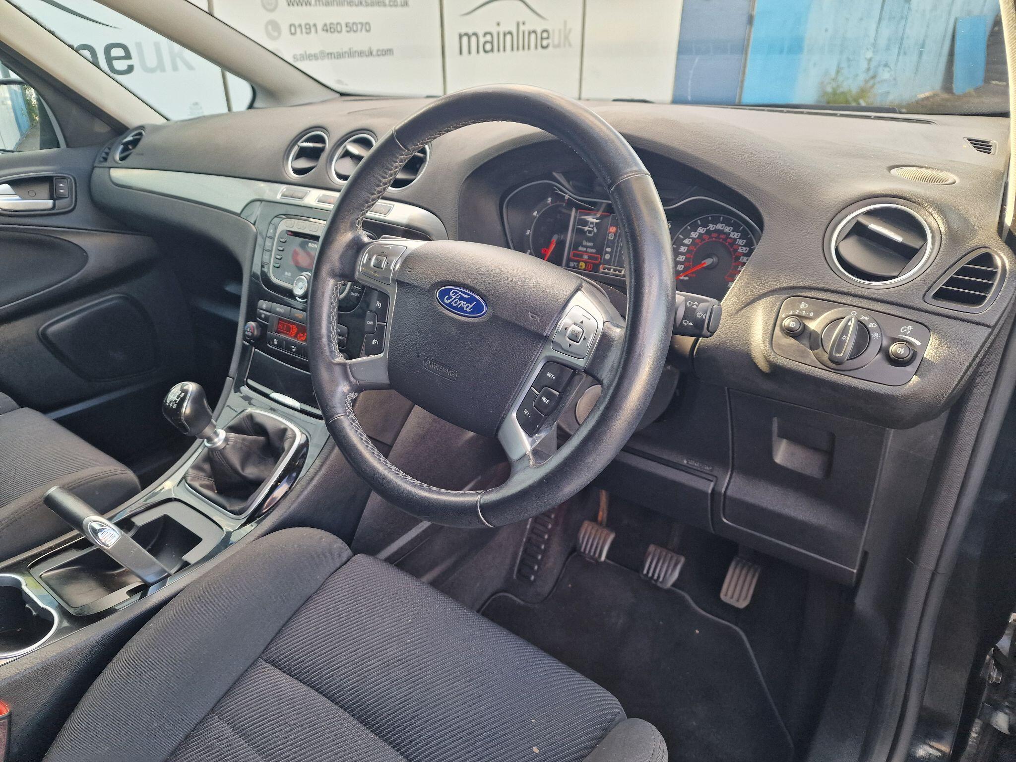 Ford S-Max view 28