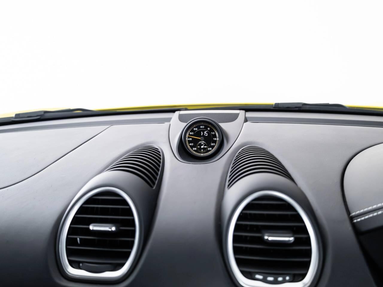 Porsche Cayman view 22