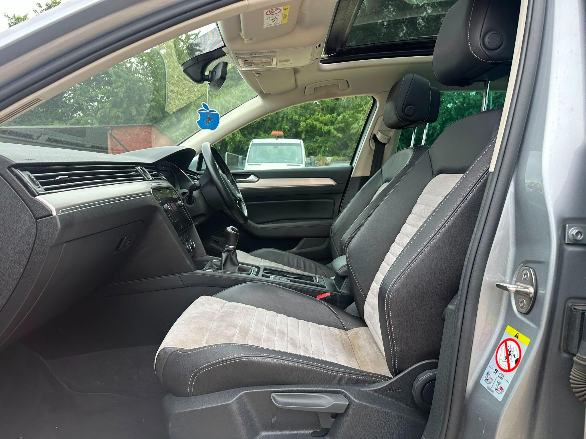 Volkswagen Passat view 9