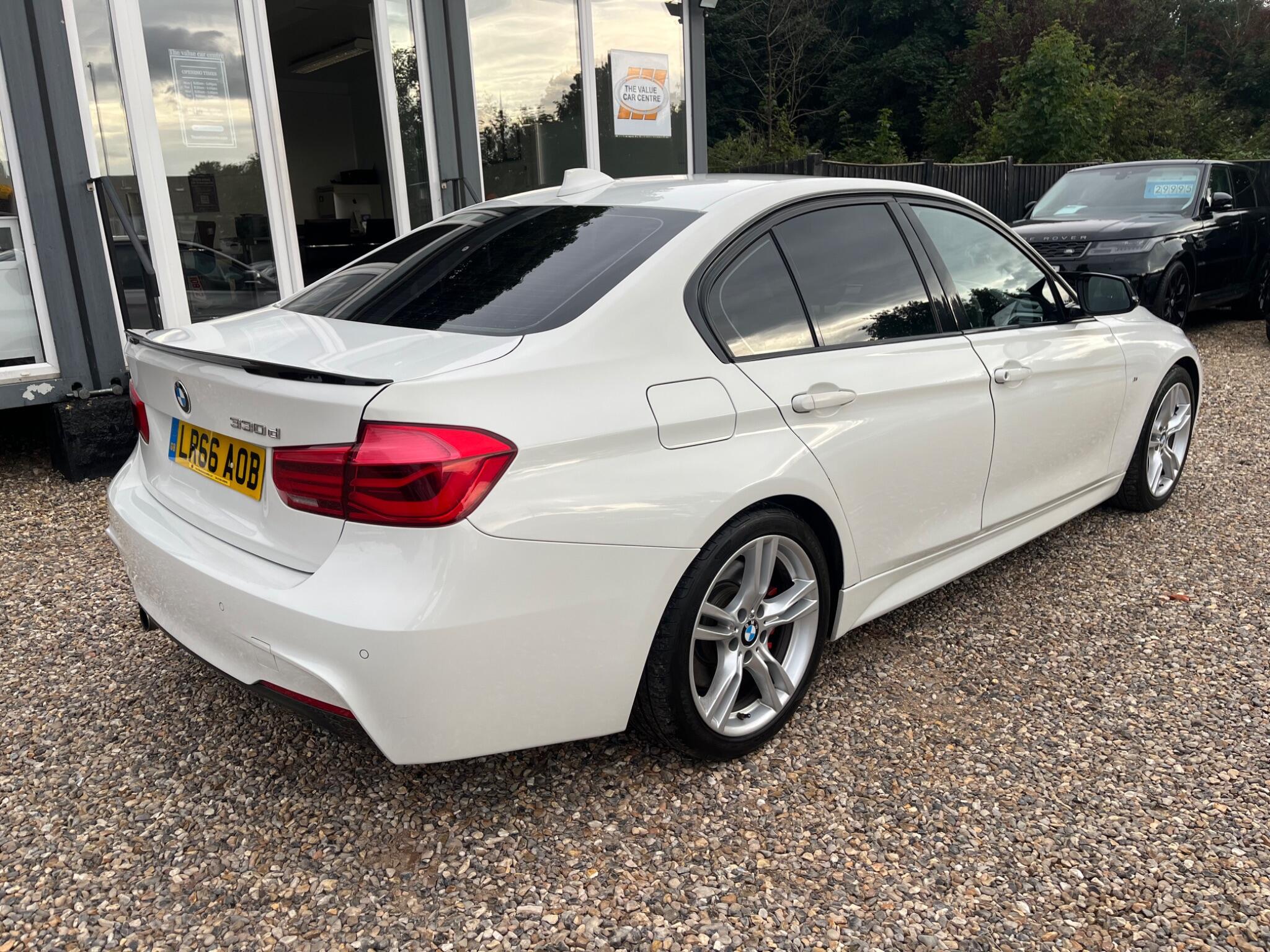 BMW 3 Series view 4