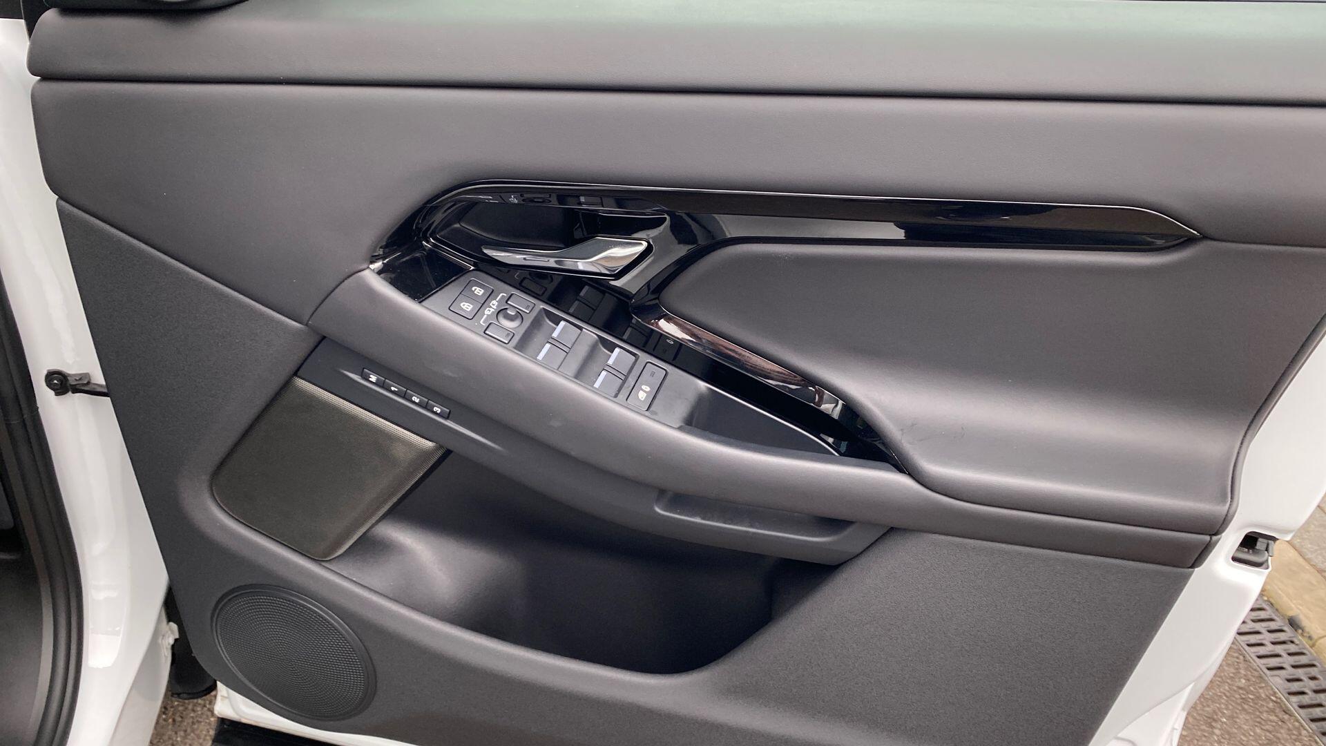 Land Rover Range Rover Evoque view 29