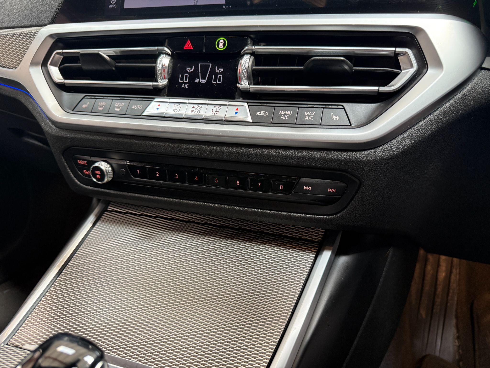 BMW 3 Series view 9