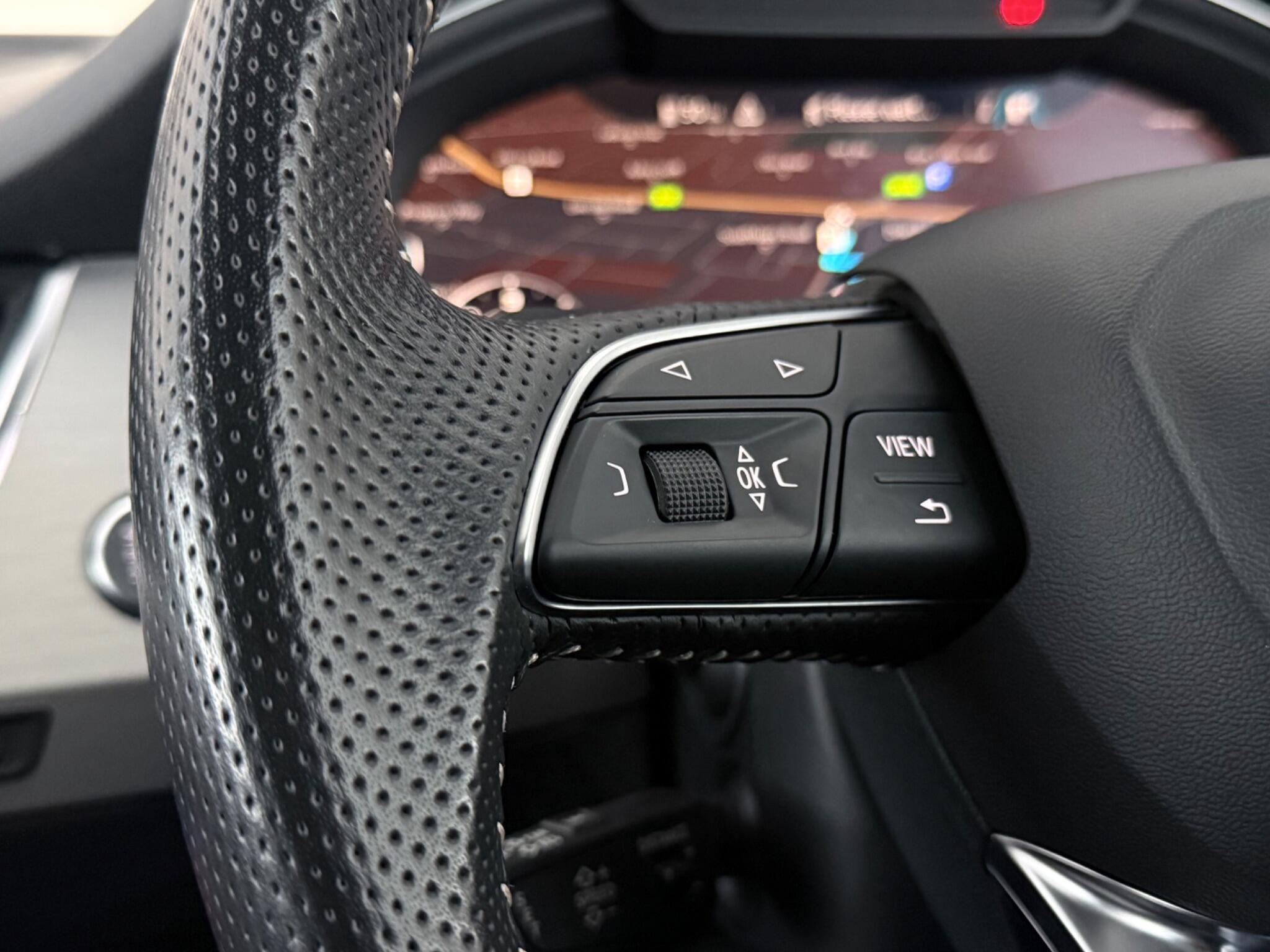 Audi Q7 view 16