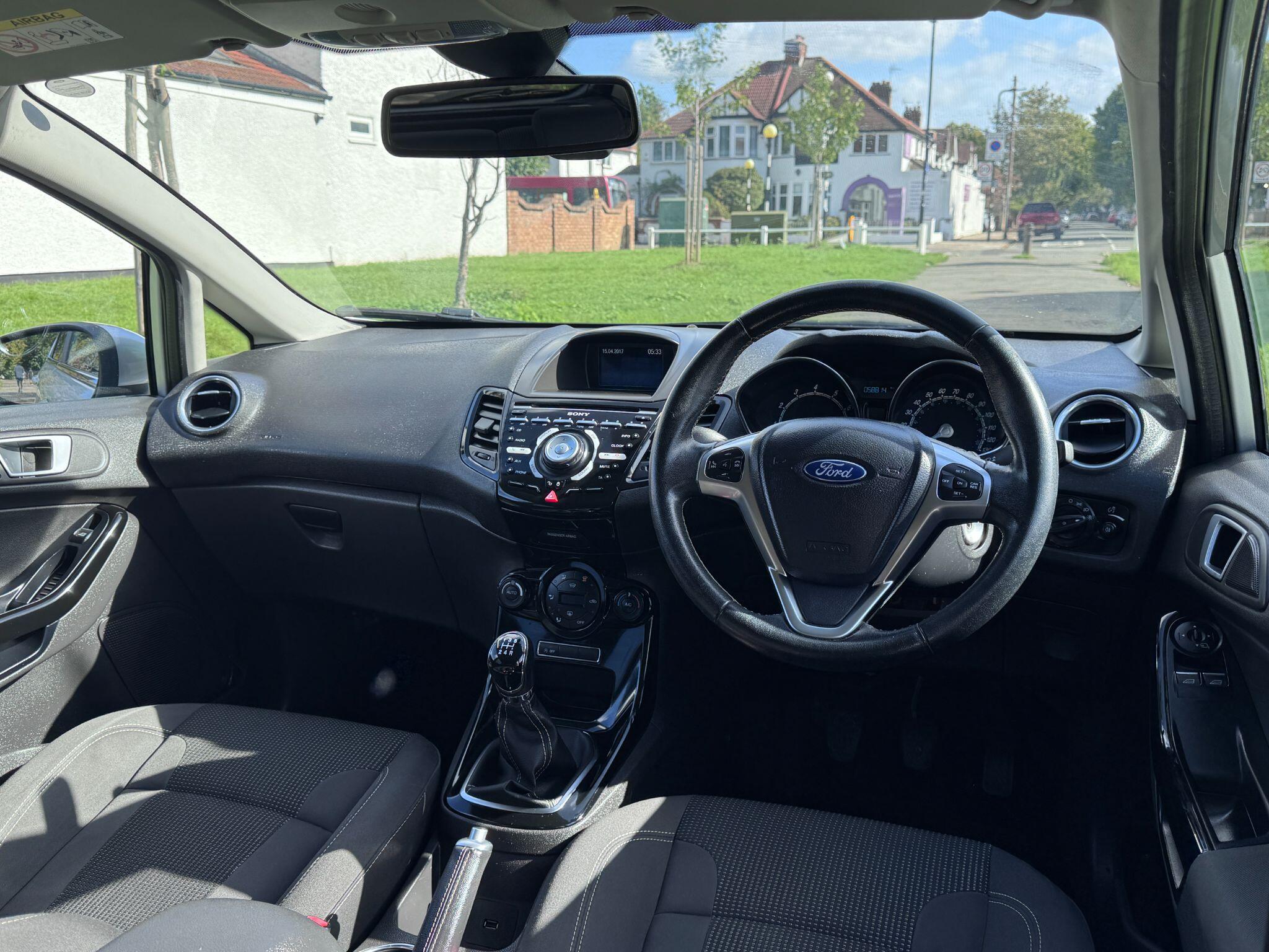 2017 Ford Fiesta image 37