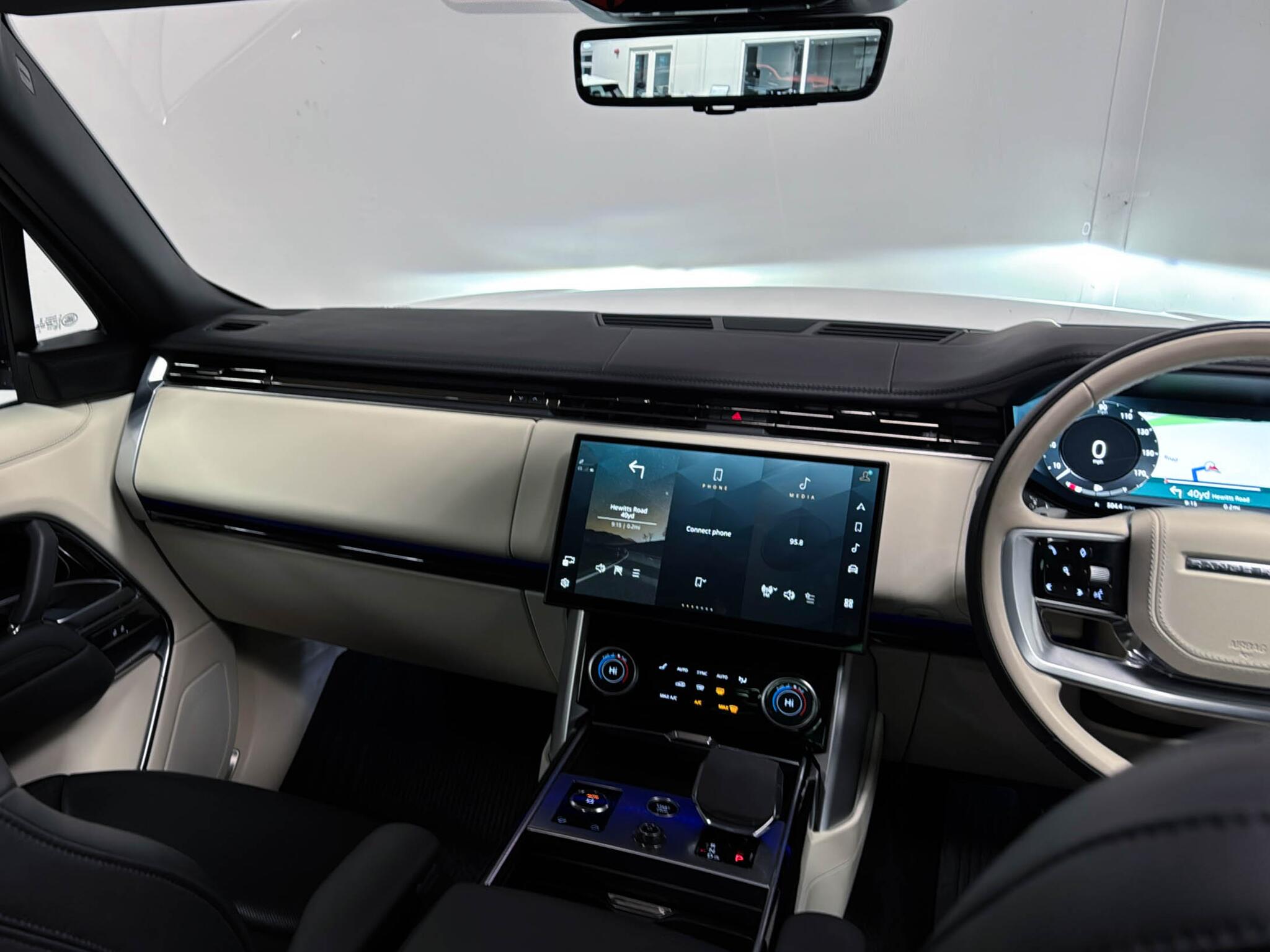 Land Rover Range Rover view 21