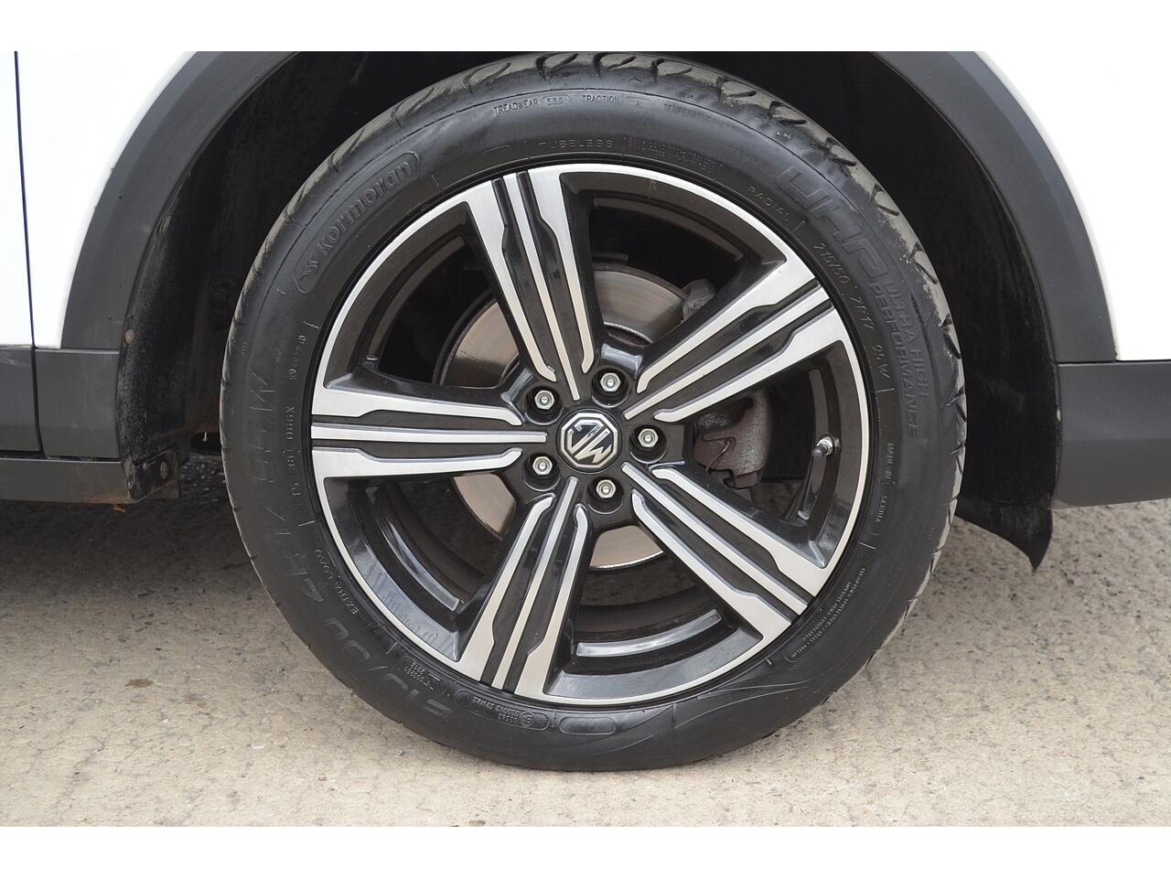 MG ZS view 34