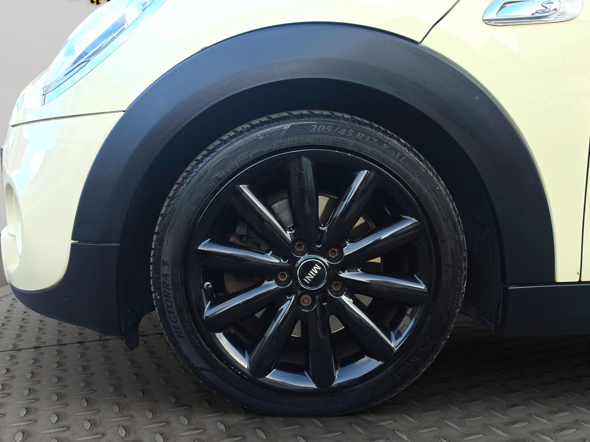 Mini Cooper view 17