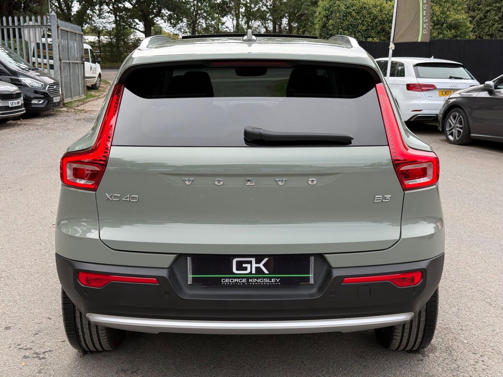 Volvo XC40 view 8