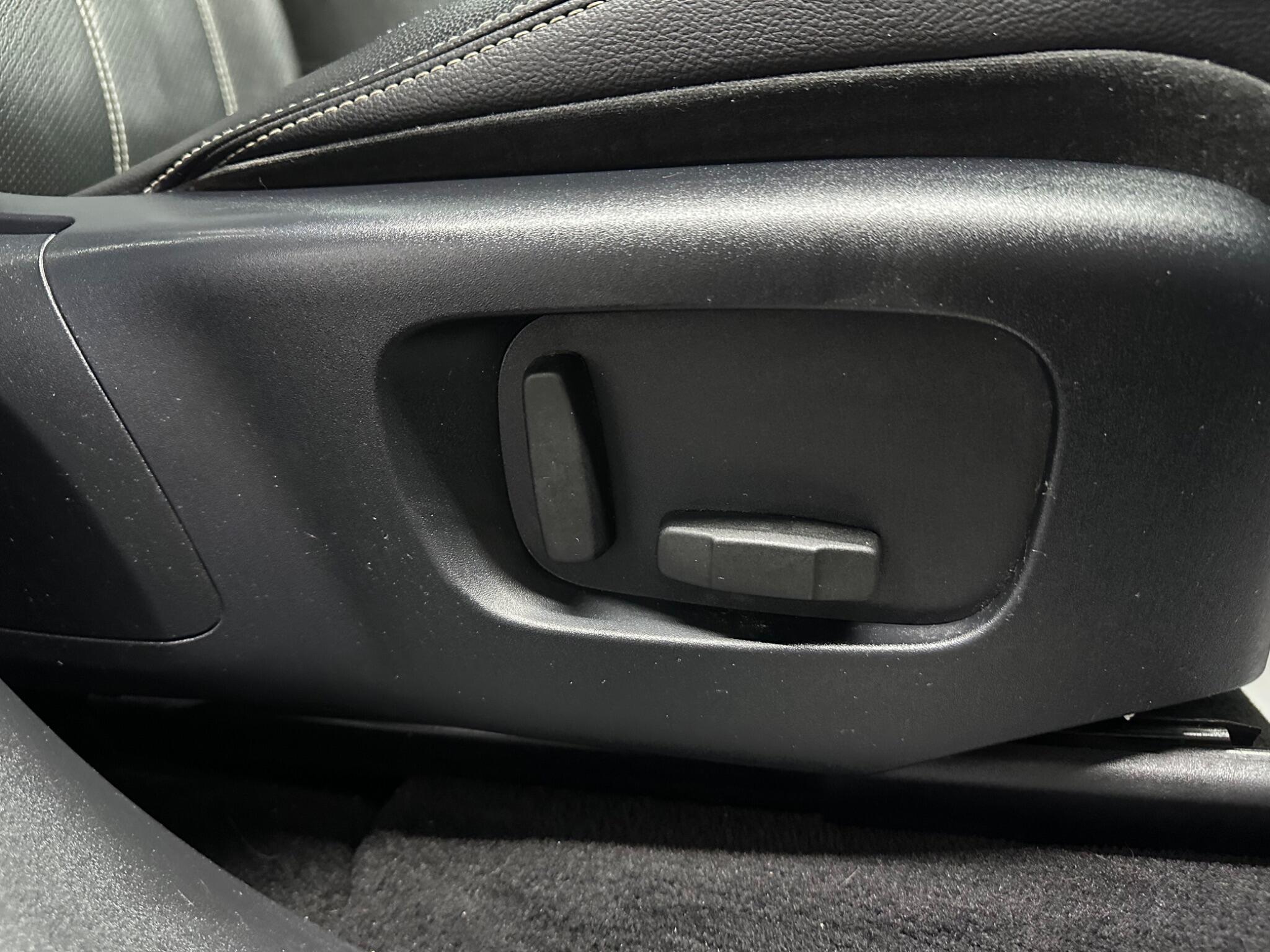 Land Rover Range Rover Velar view 21