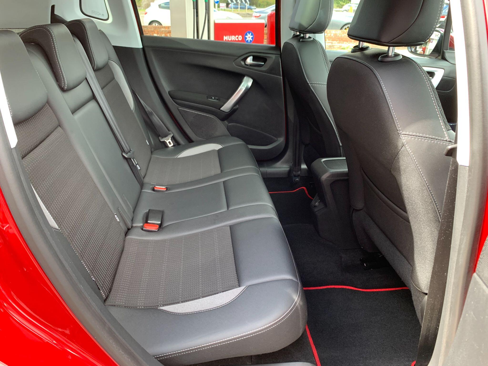 Peugeot 2008 view 17