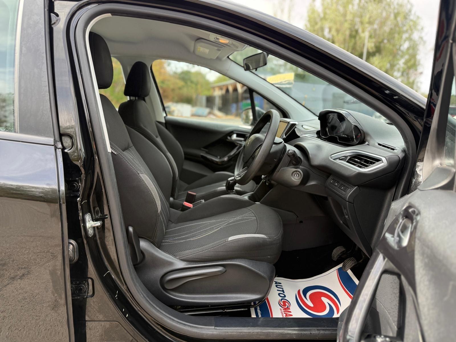 Peugeot 208 view 32