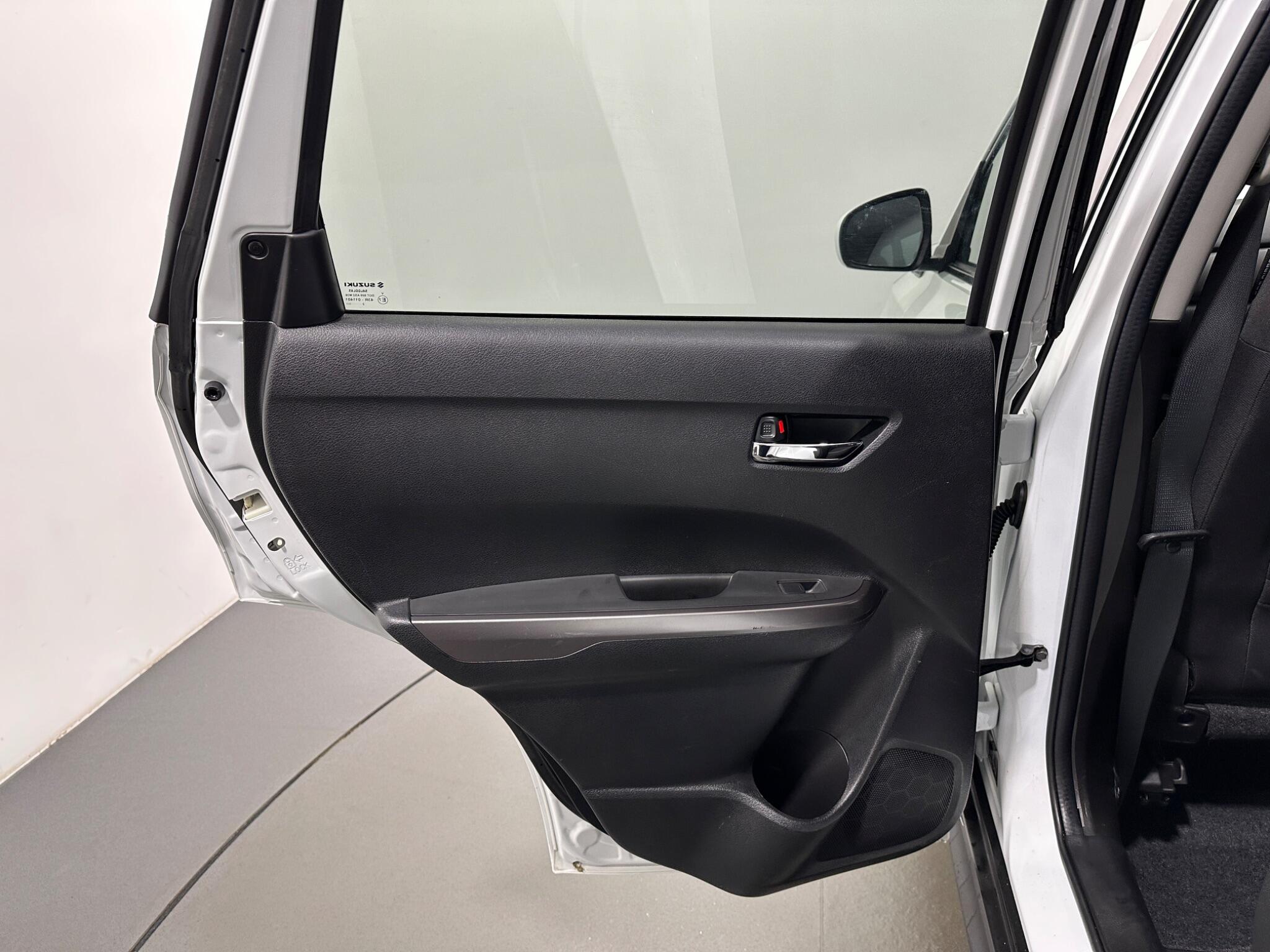 Suzuki Vitara view 38