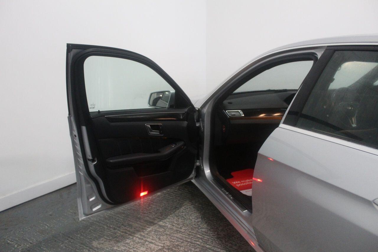 Mercedes-Benz E-Class view 27