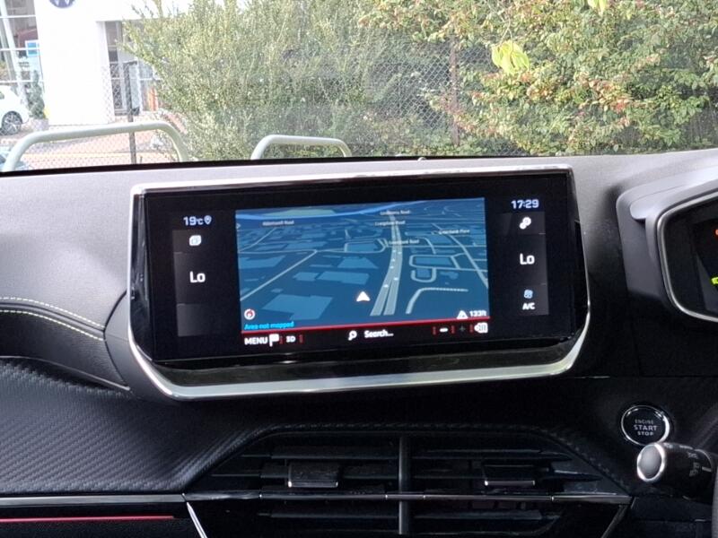 Peugeot 208 view 10