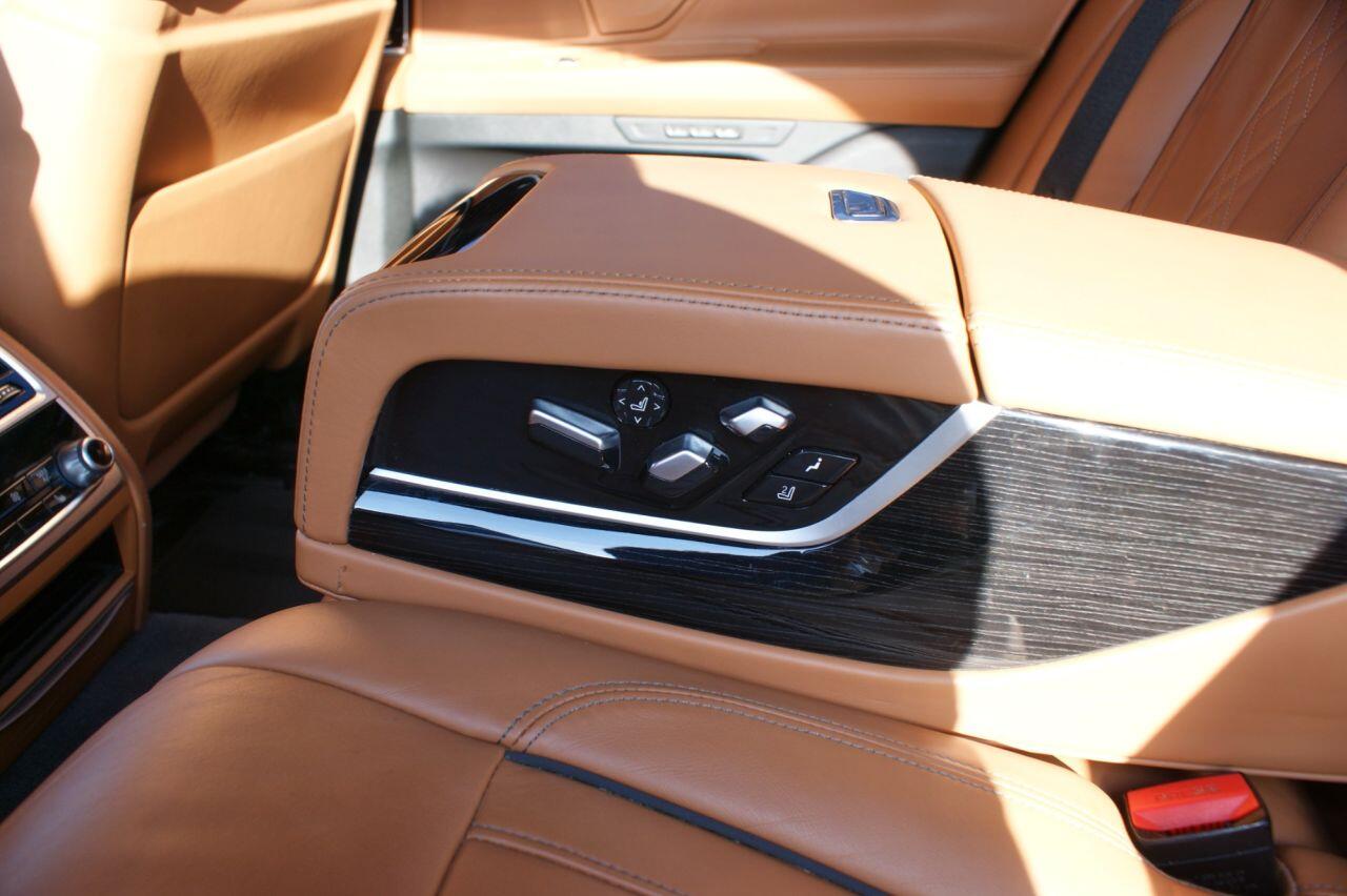 BMW 7 Series view 39
