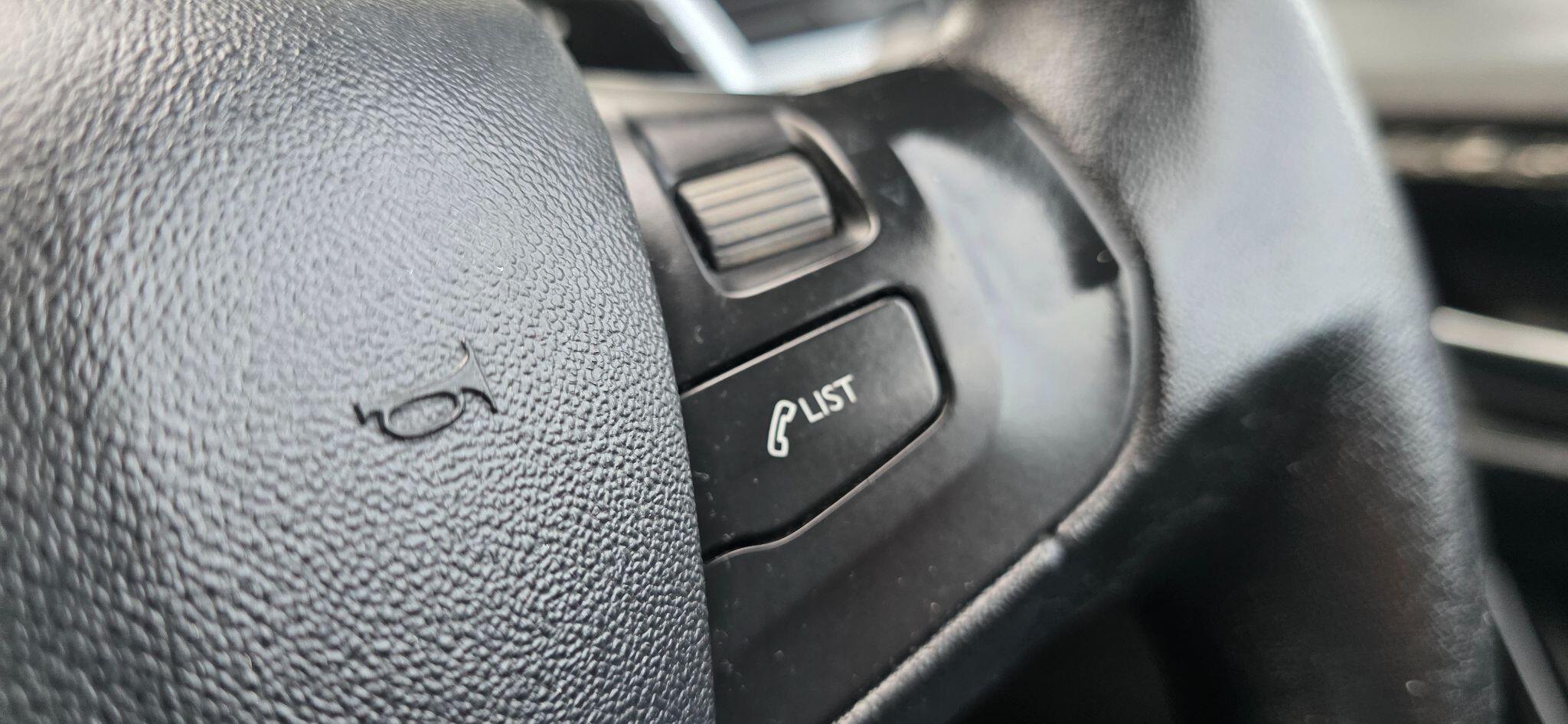 Peugeot 208 view 40