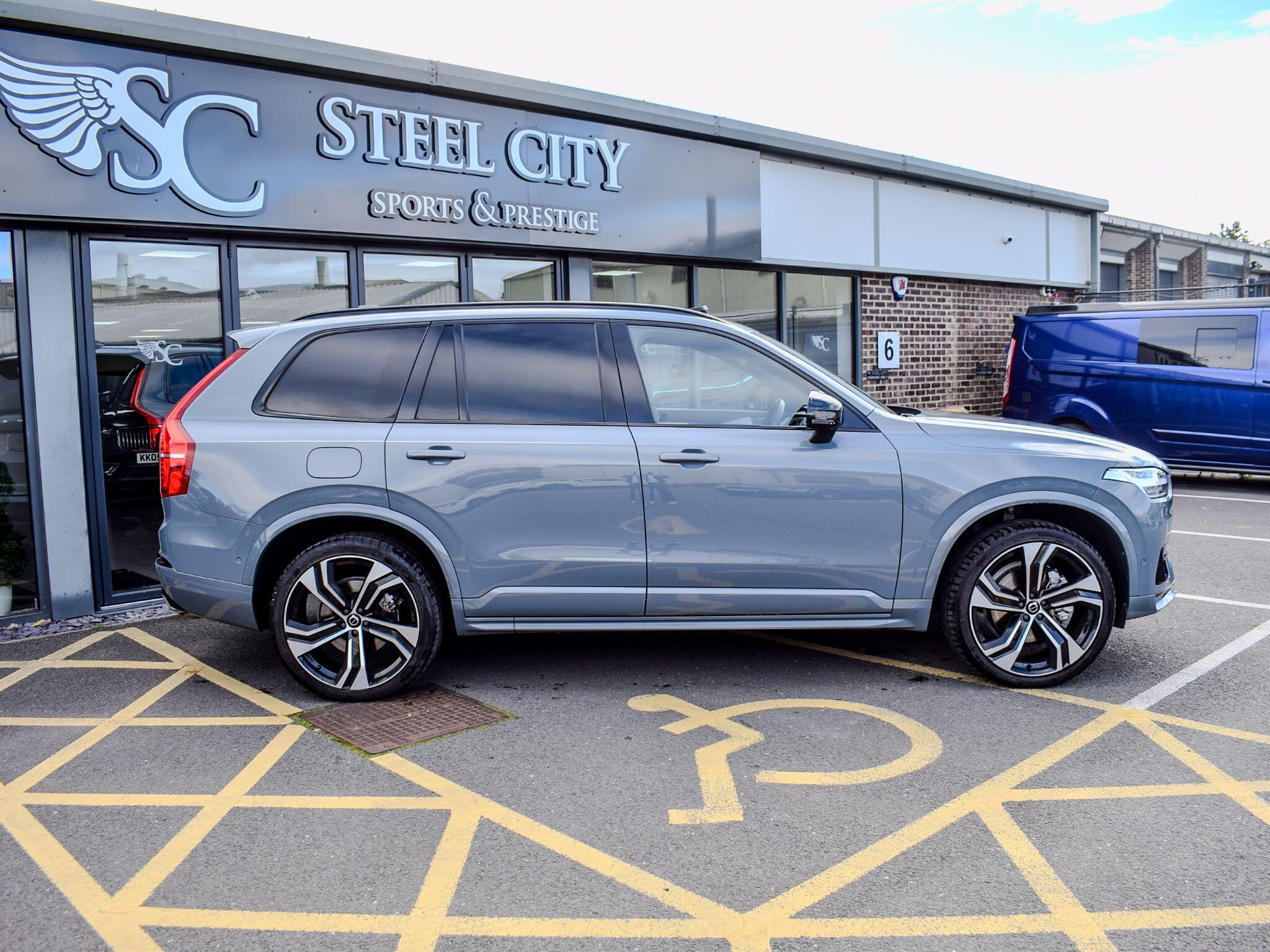 Volvo XC90 view 3