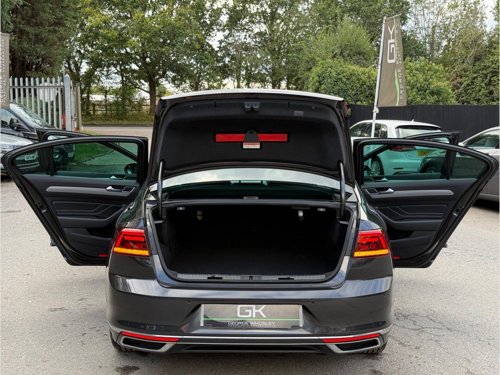 Volkswagen Passat view 21