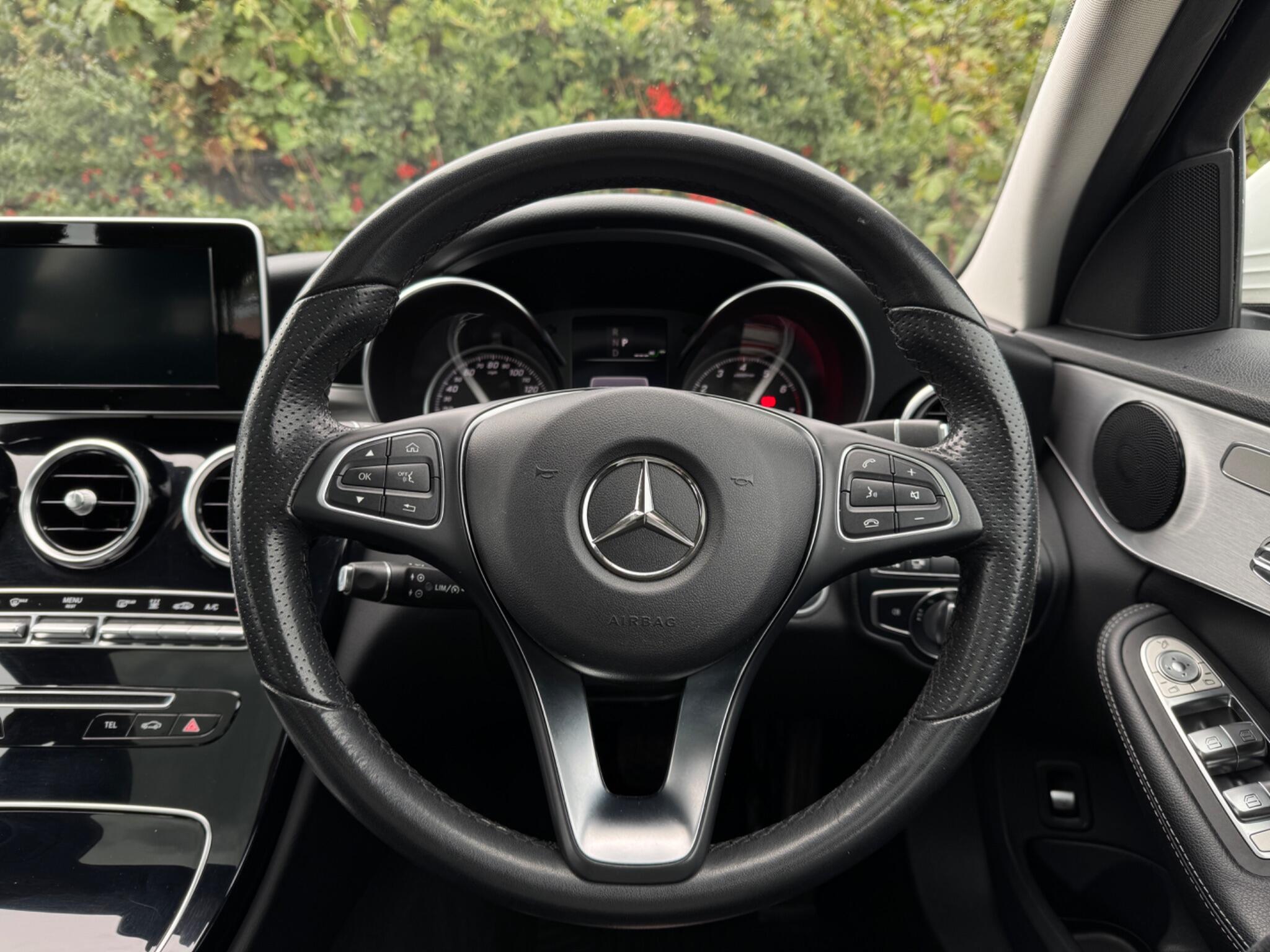 Mercedes-Benz C-Class view 27