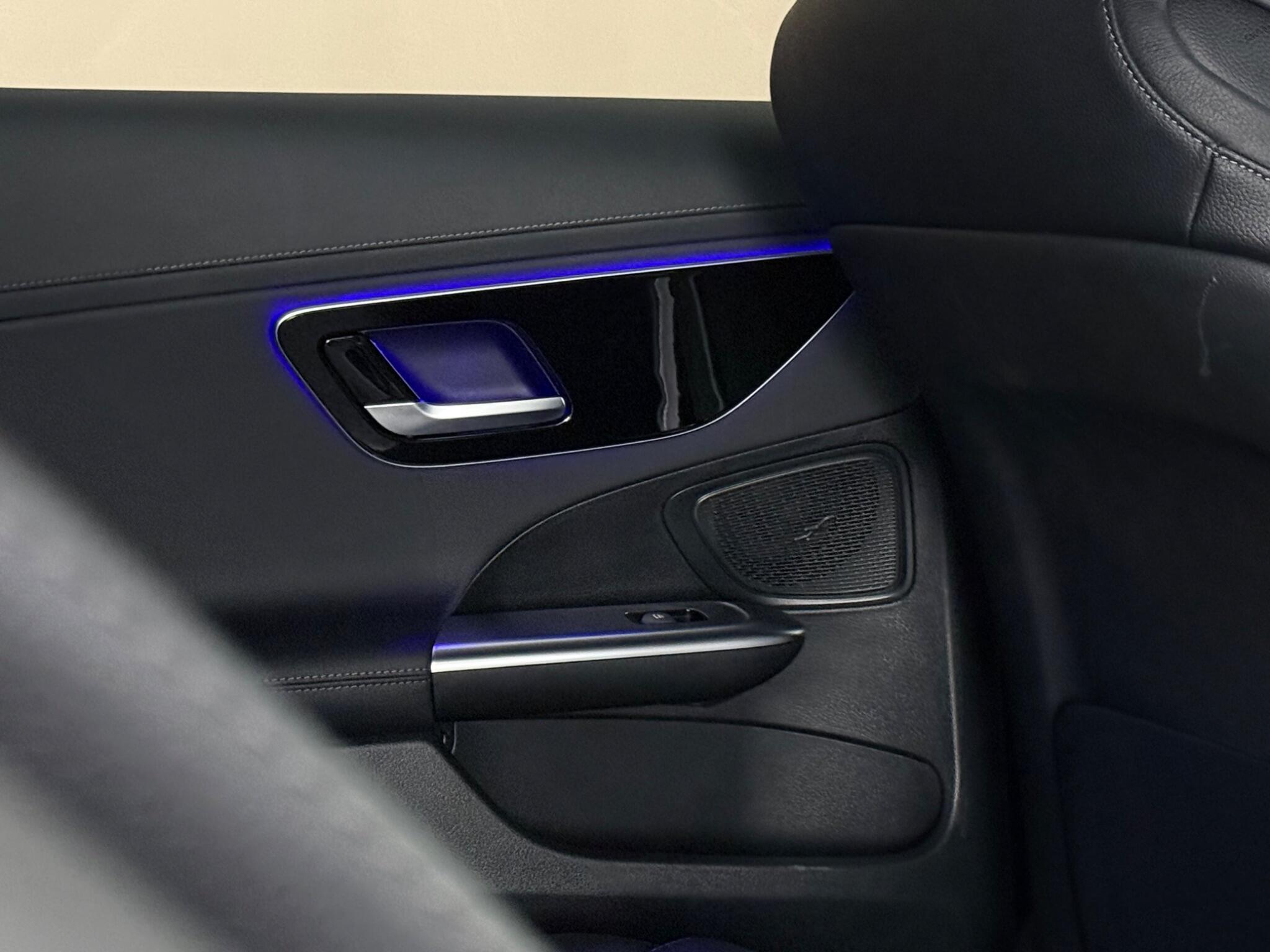Mercedes-Benz C-Class view 26