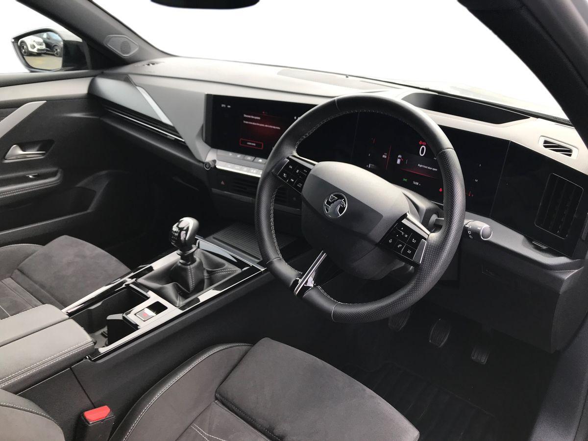 Vauxhall Astra view 3