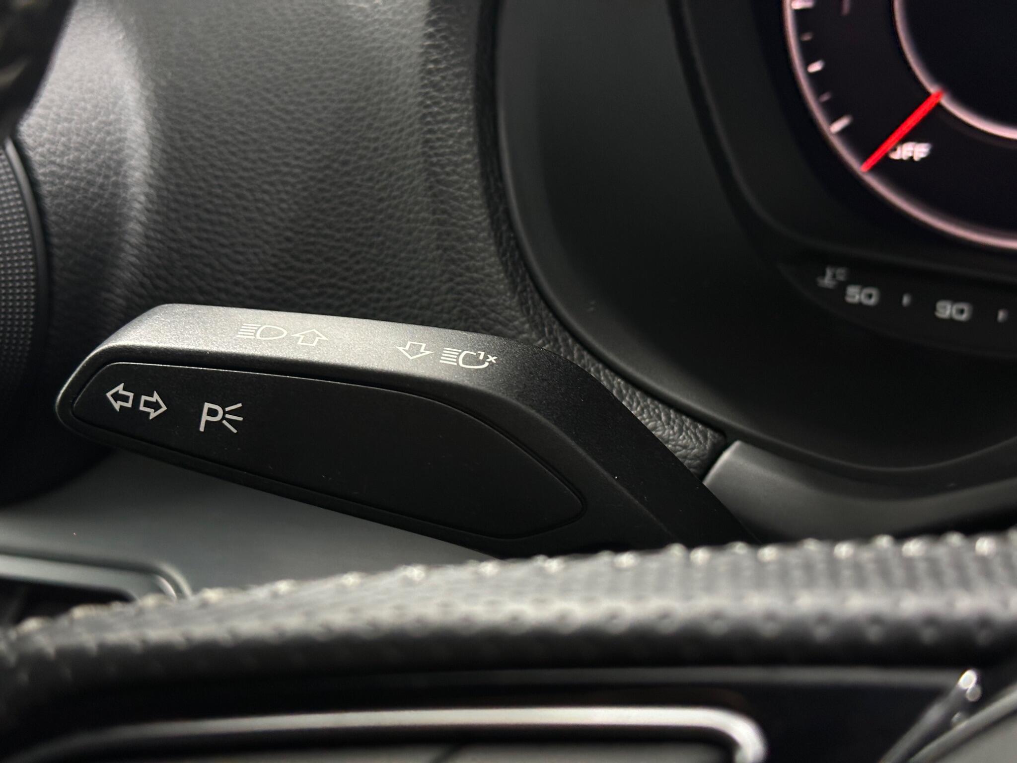 Audi Q2 view 13