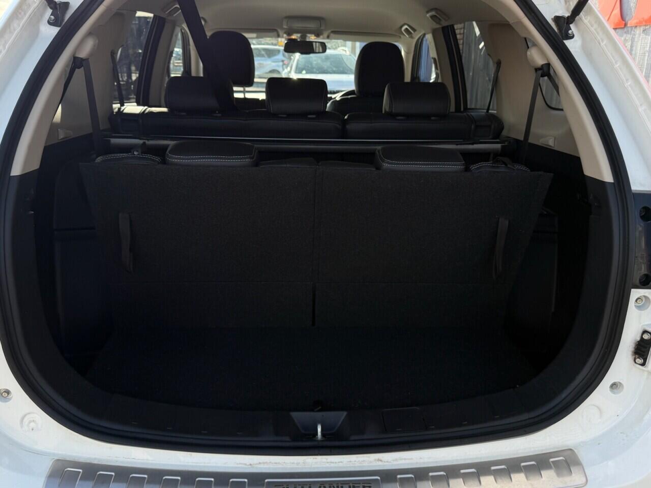 Mitsubishi Outlander view 37