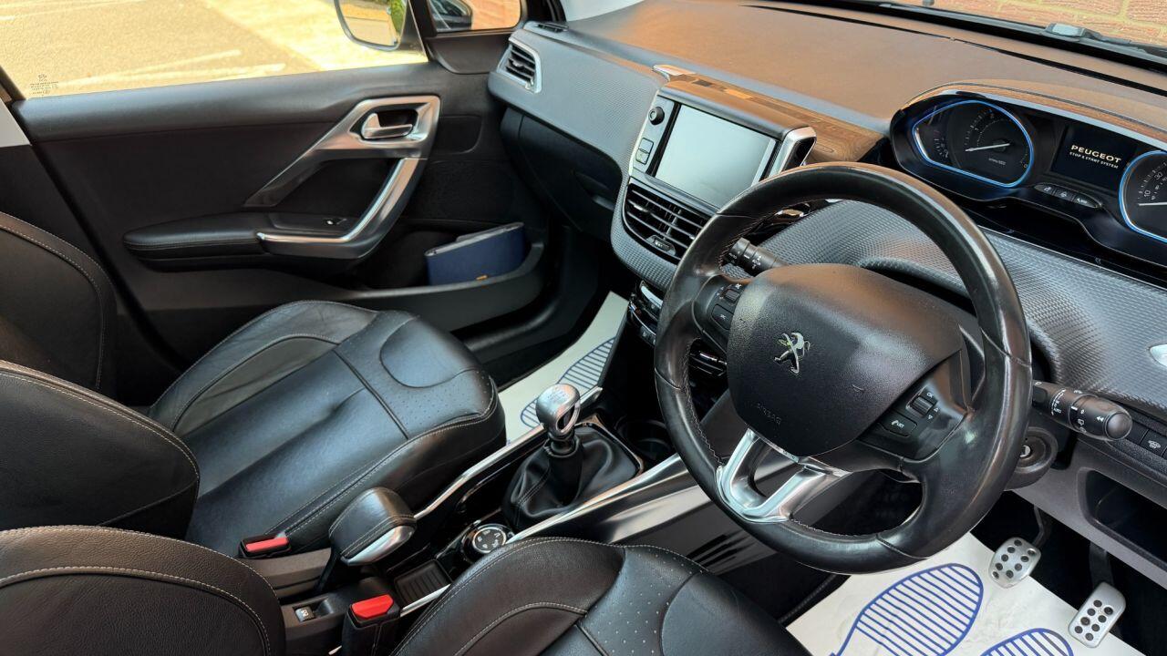 Peugeot 2008 view 10