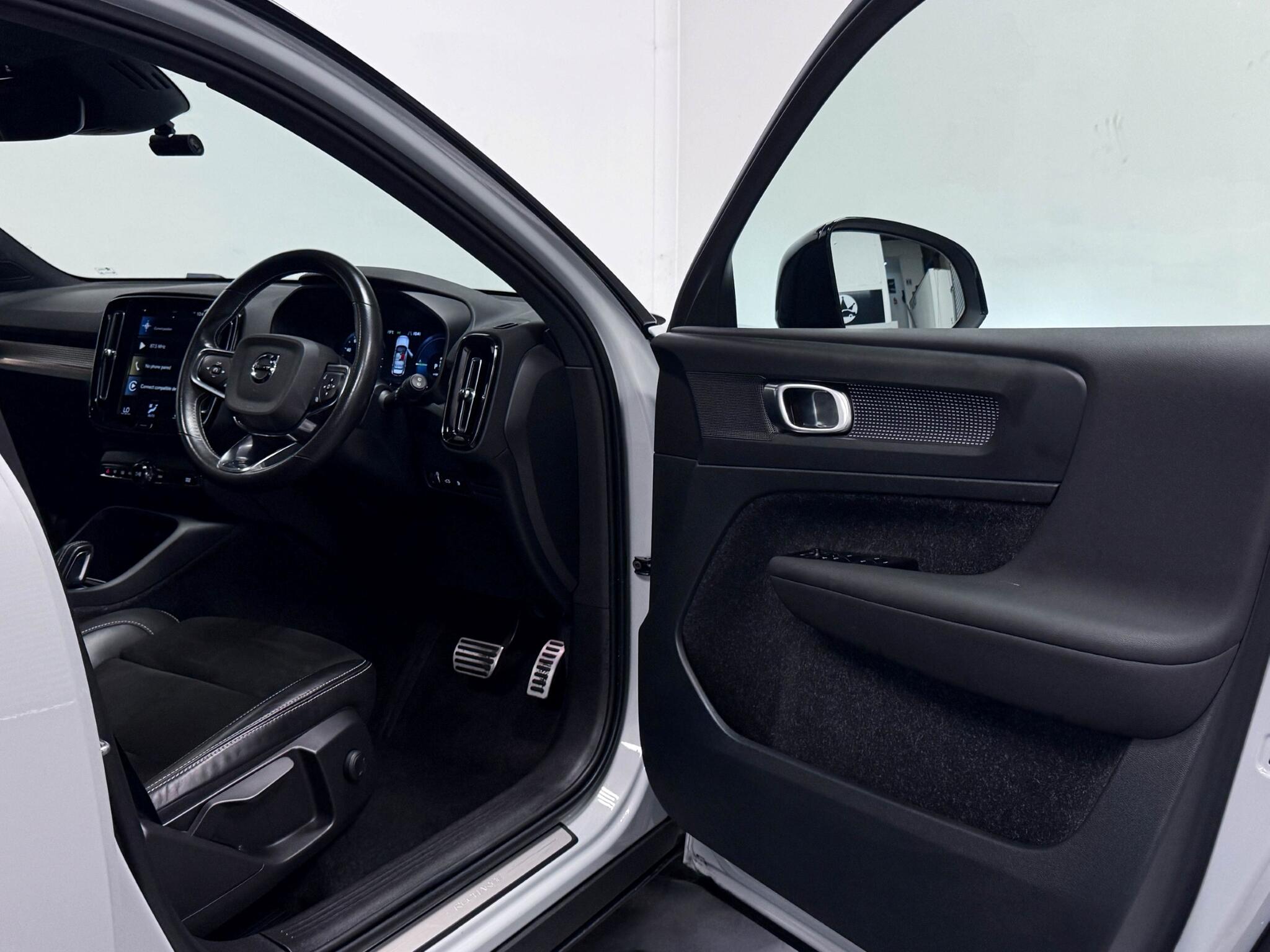 Volvo XC40 view 21