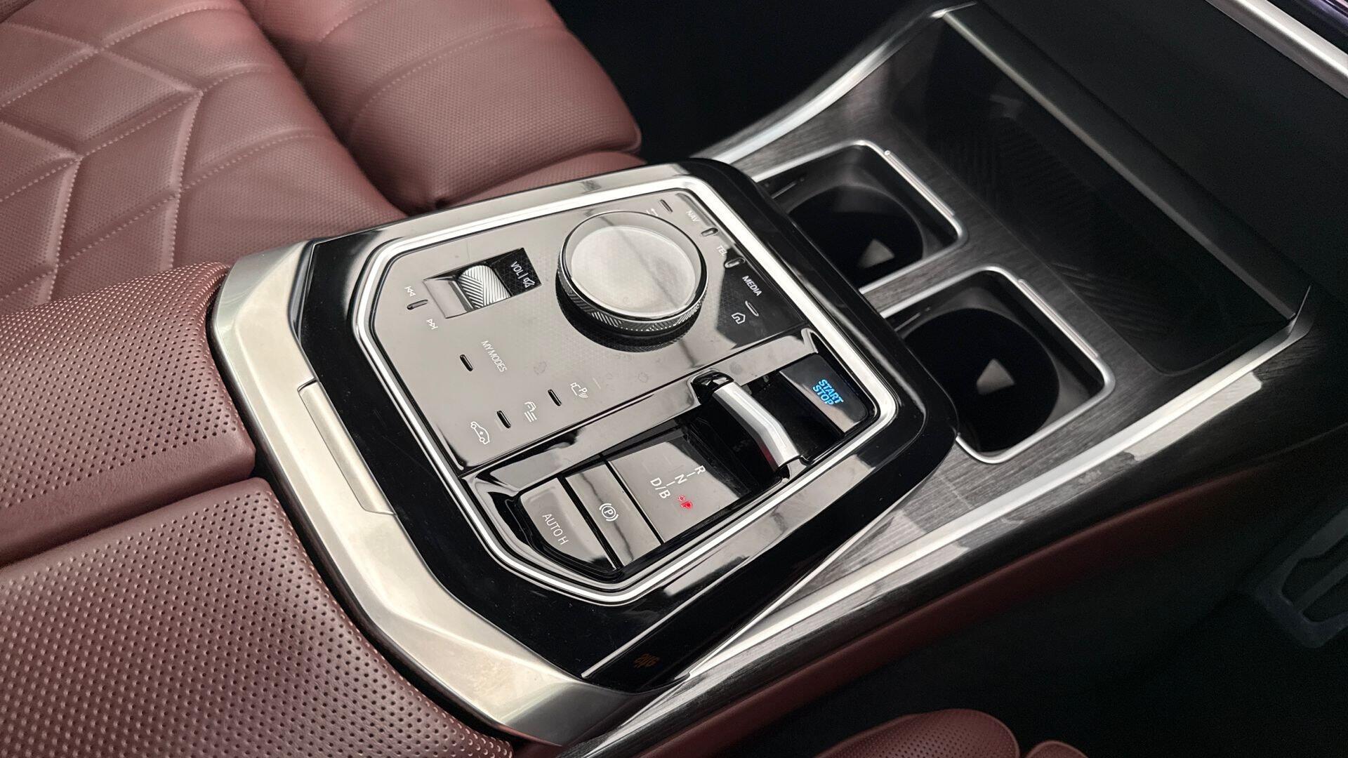 BMW I7 view 10