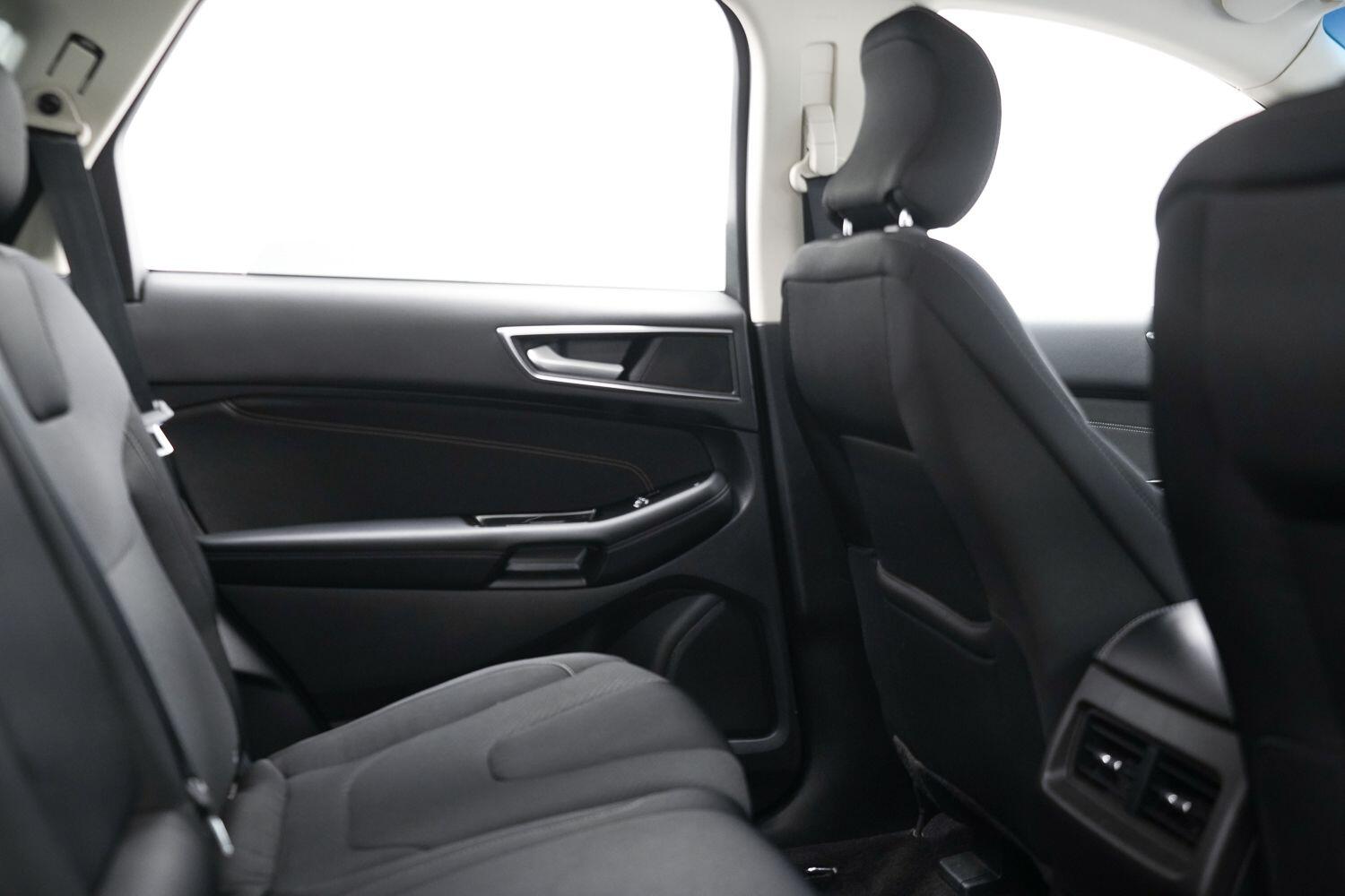 Ford Edge view 16