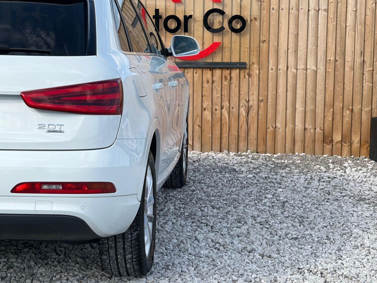 Audi Q3 view 12