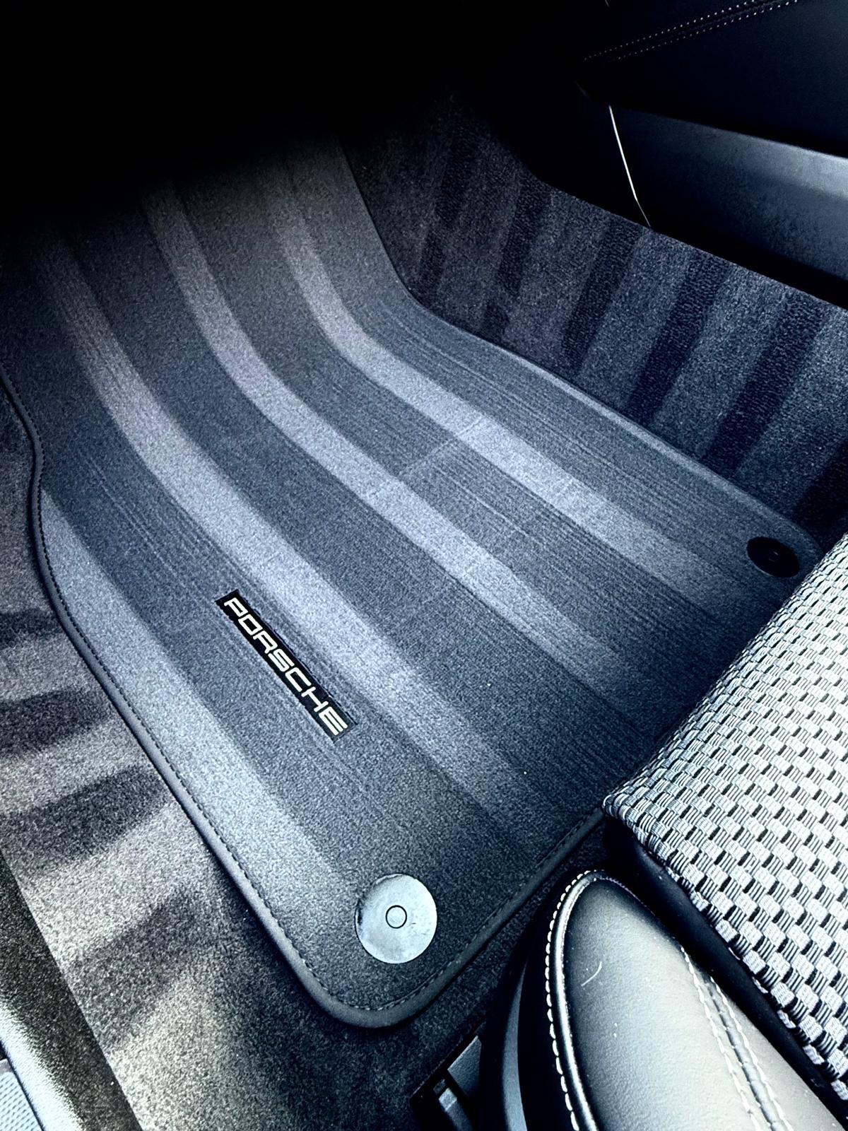 Porsche 911 view 78