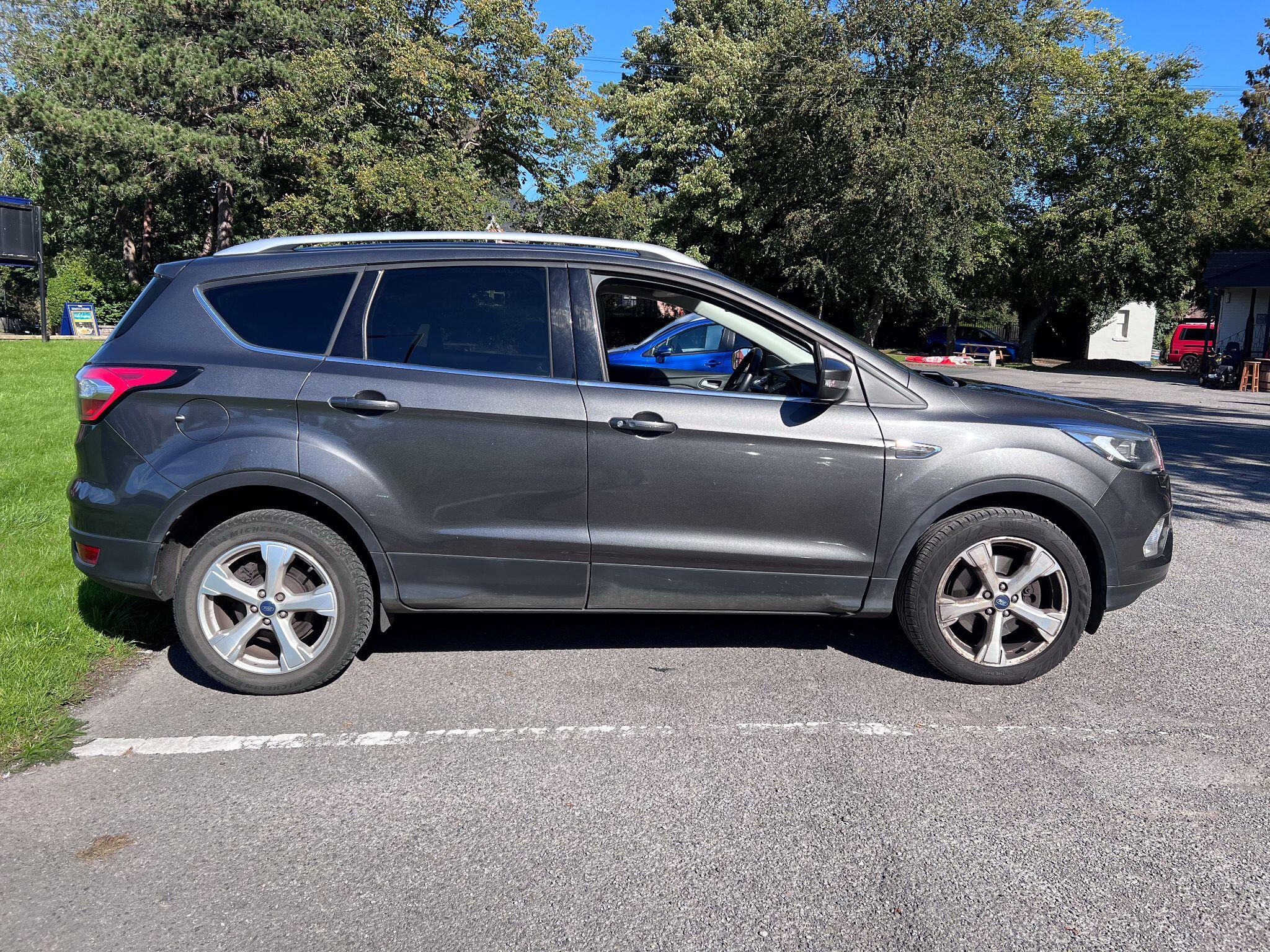 Ford Kuga view 4