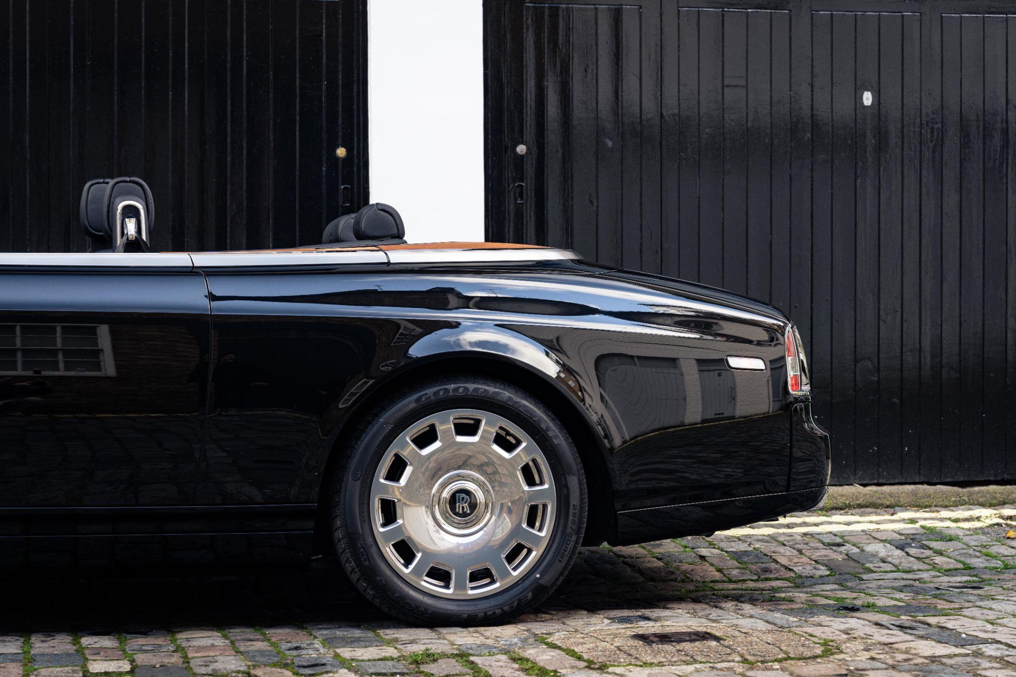 Rolls-Royce Phantom view 45