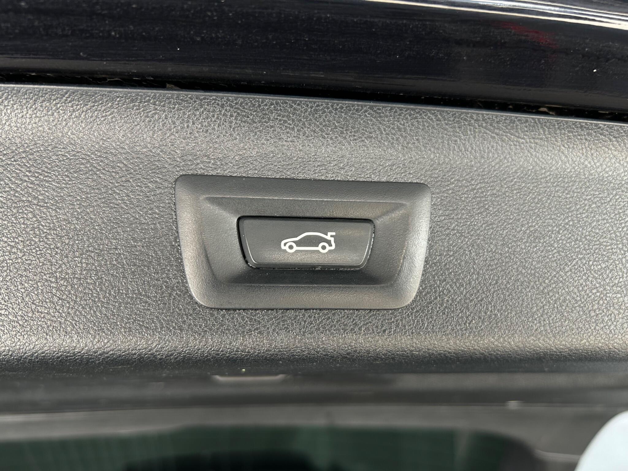 BMW 5 Series view 27