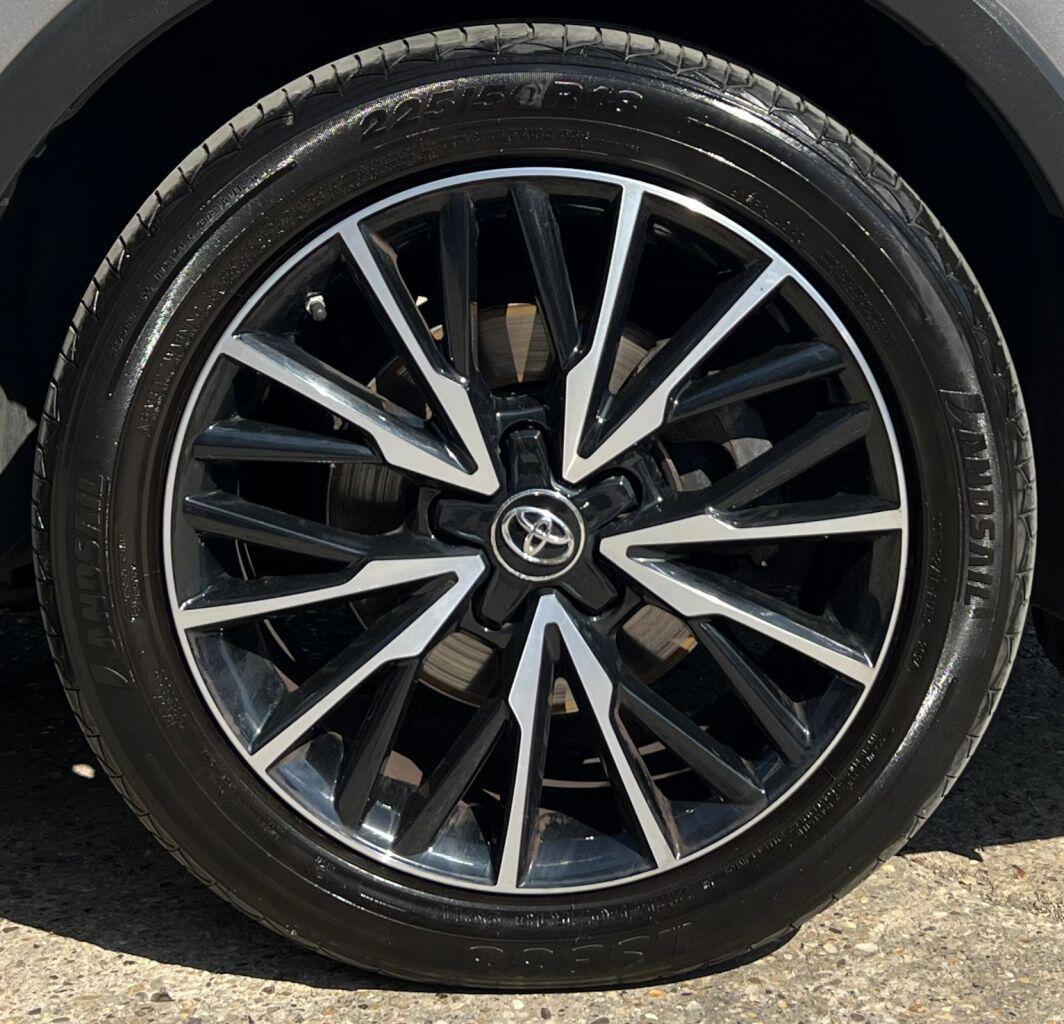 Toyota C-HR view 11