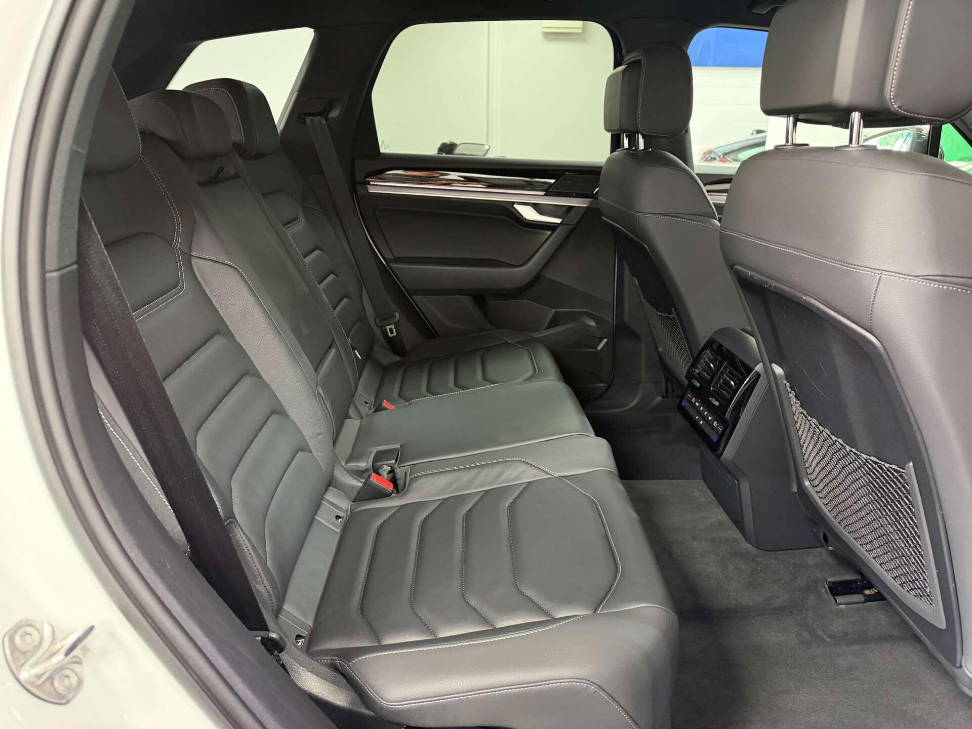Volkswagen Touareg view 31