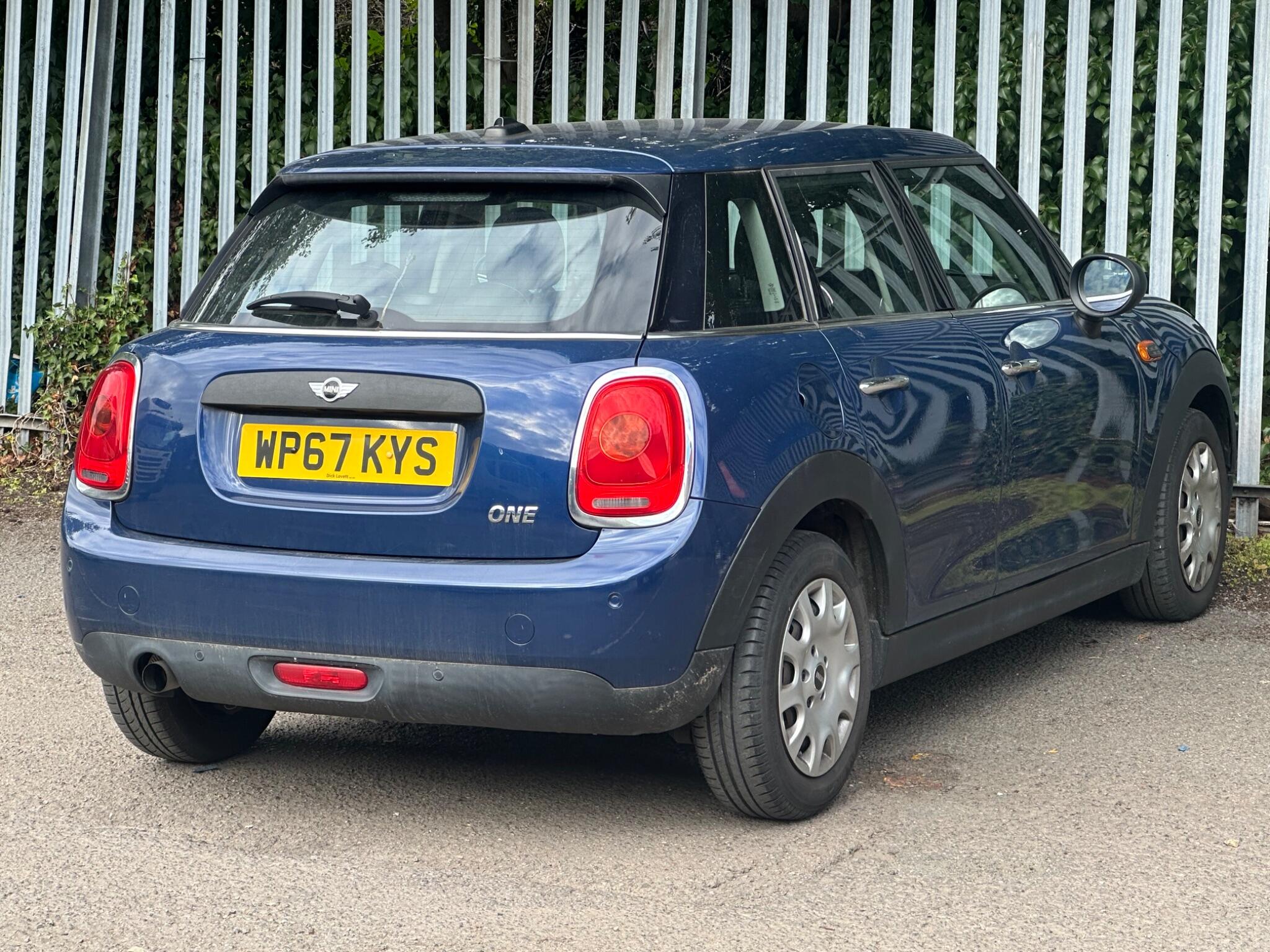 Mini Hatch view 6
