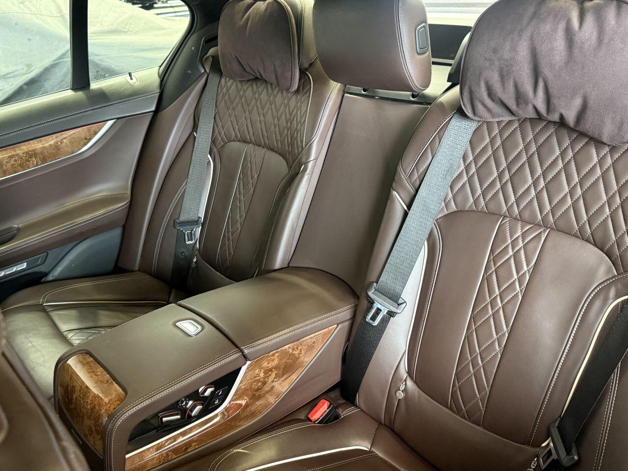 BMW 7 Series view 66